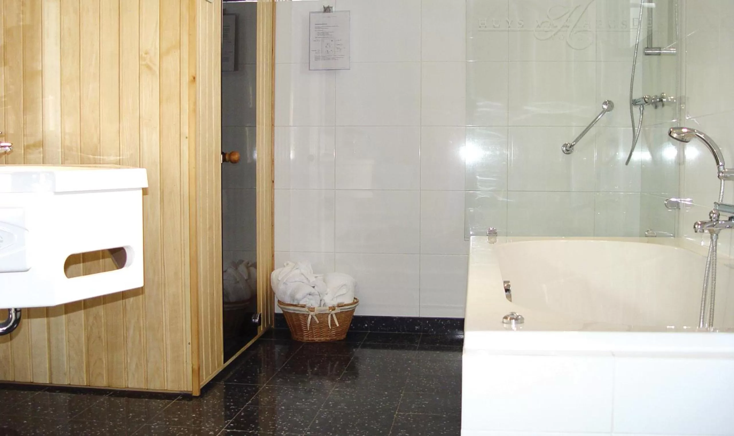 Evening entertainment, Bathroom in Hotel Huys van Heusden