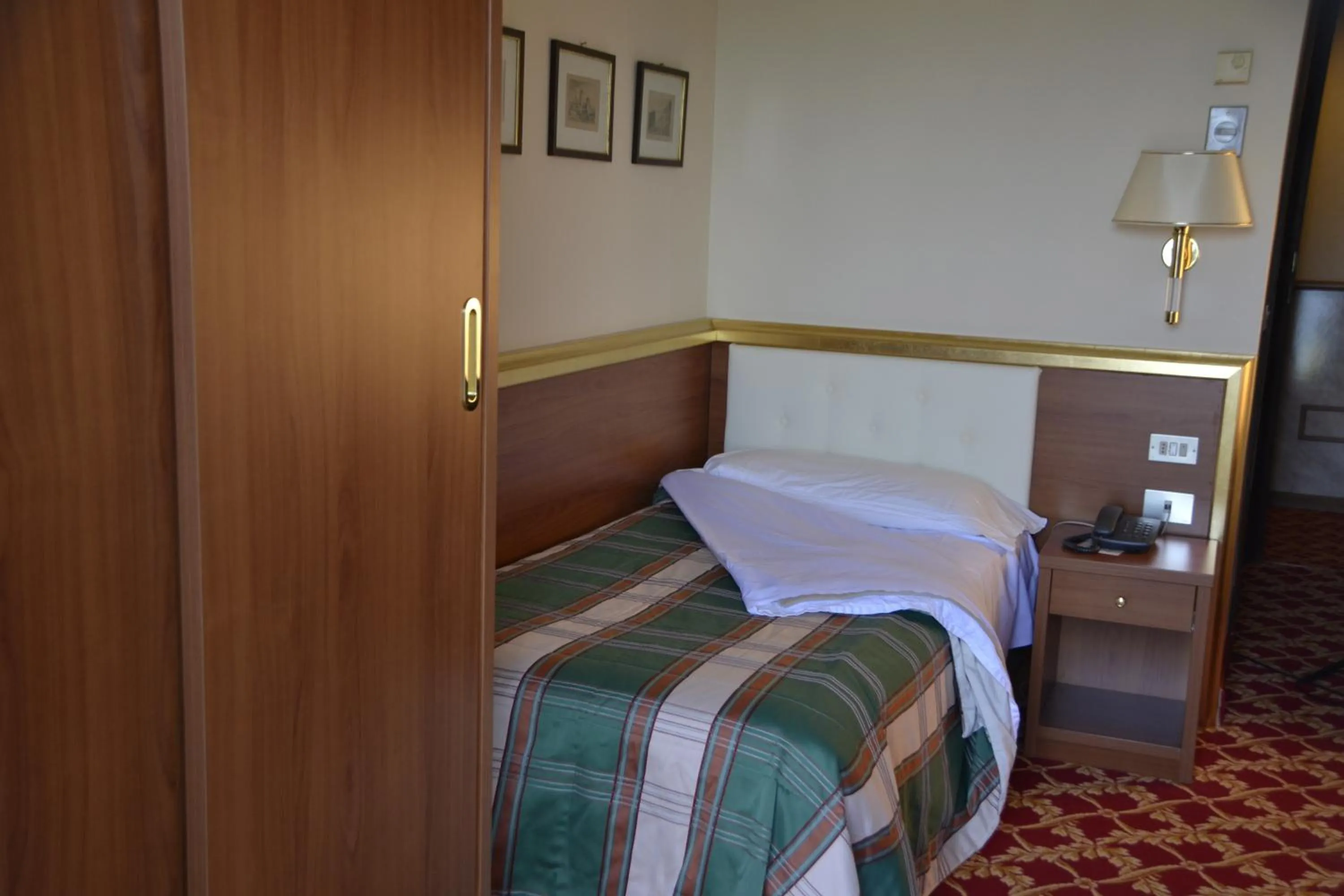 Single Room in Hotel Milan Speranza Au Lac