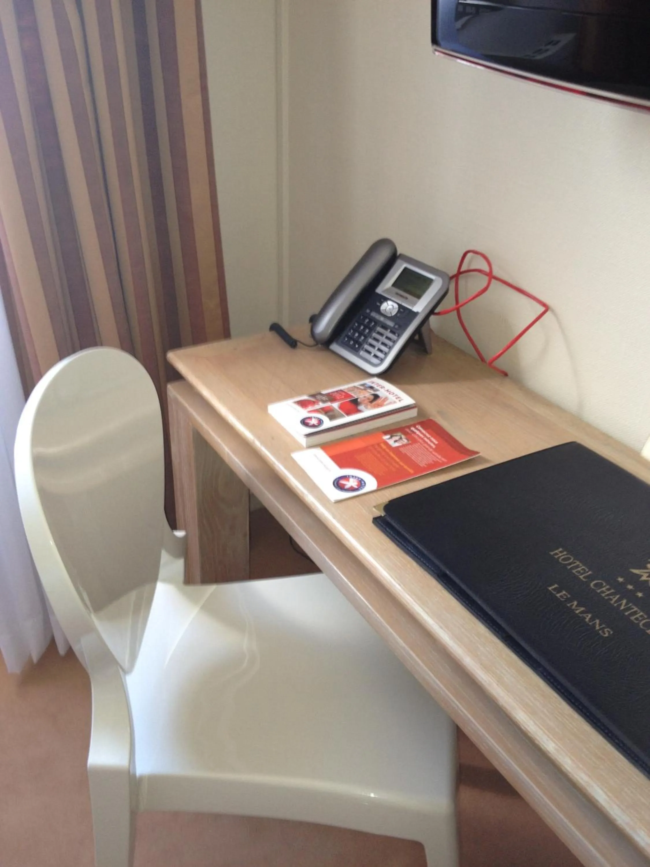 Photo of the whole room in The Originals City, Hôtel Chantecler, Le Mans