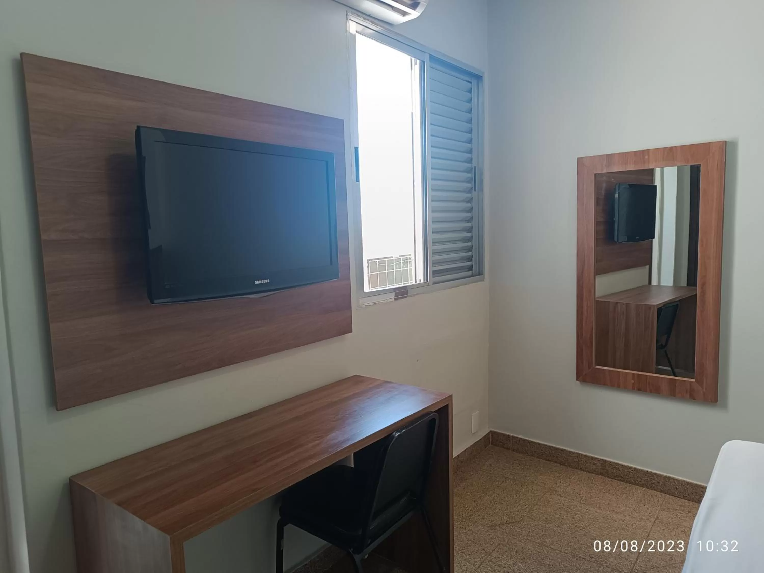 TV/Entertainment Center in Hotel Oscar Blue Montes Claros