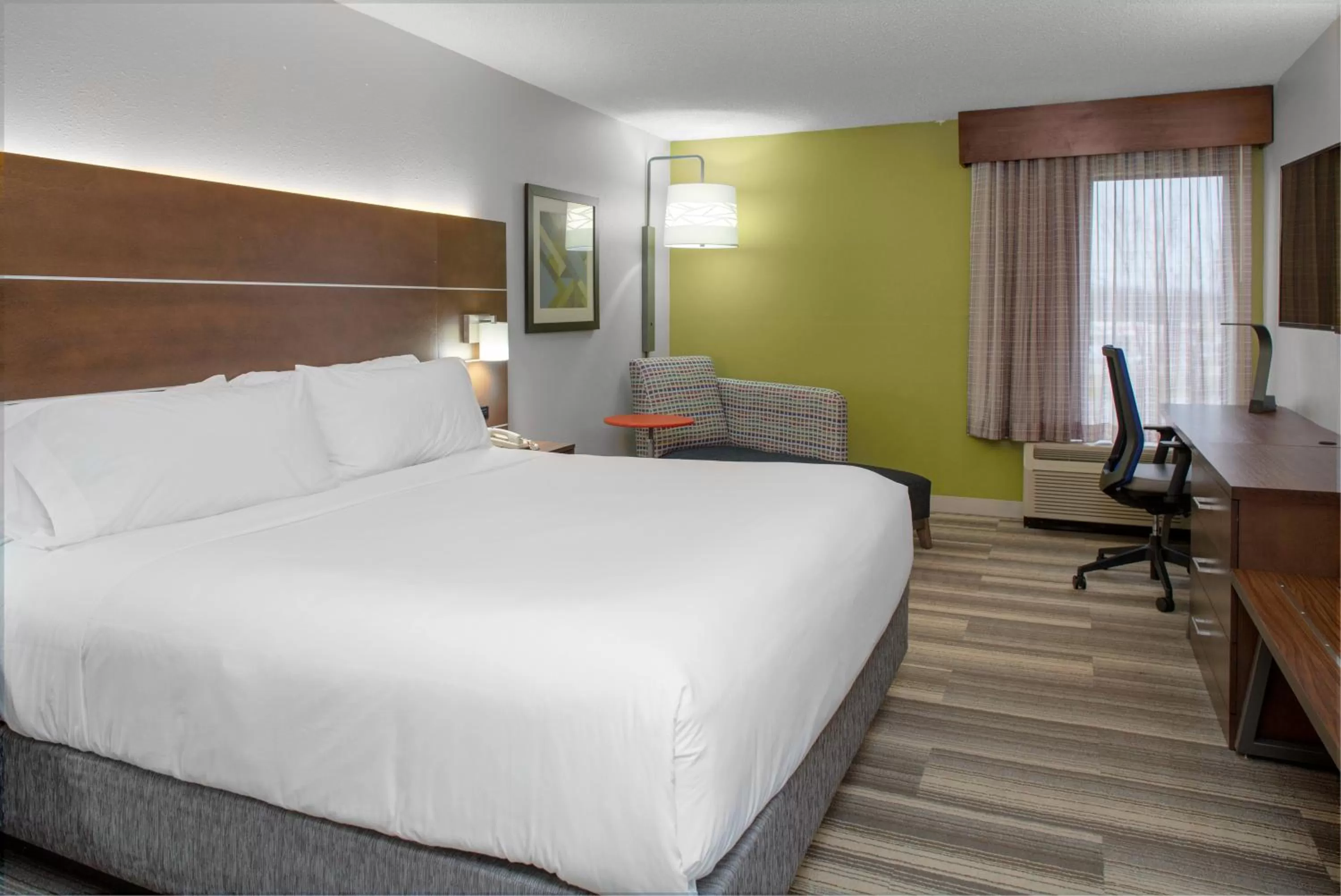 Photo of the whole room, Bed in Holiday Inn Express - Chester by IHG
