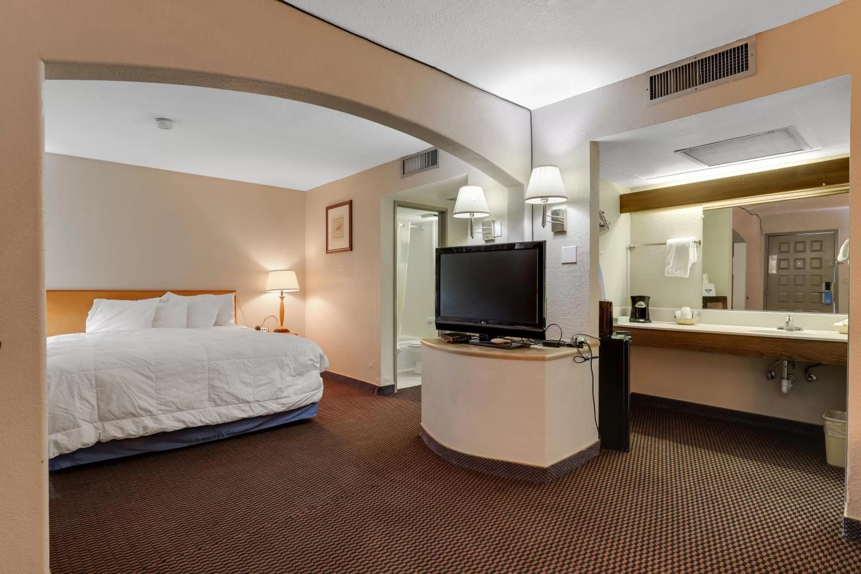 Bed in Days Inn & Suites by Wyndham Needles