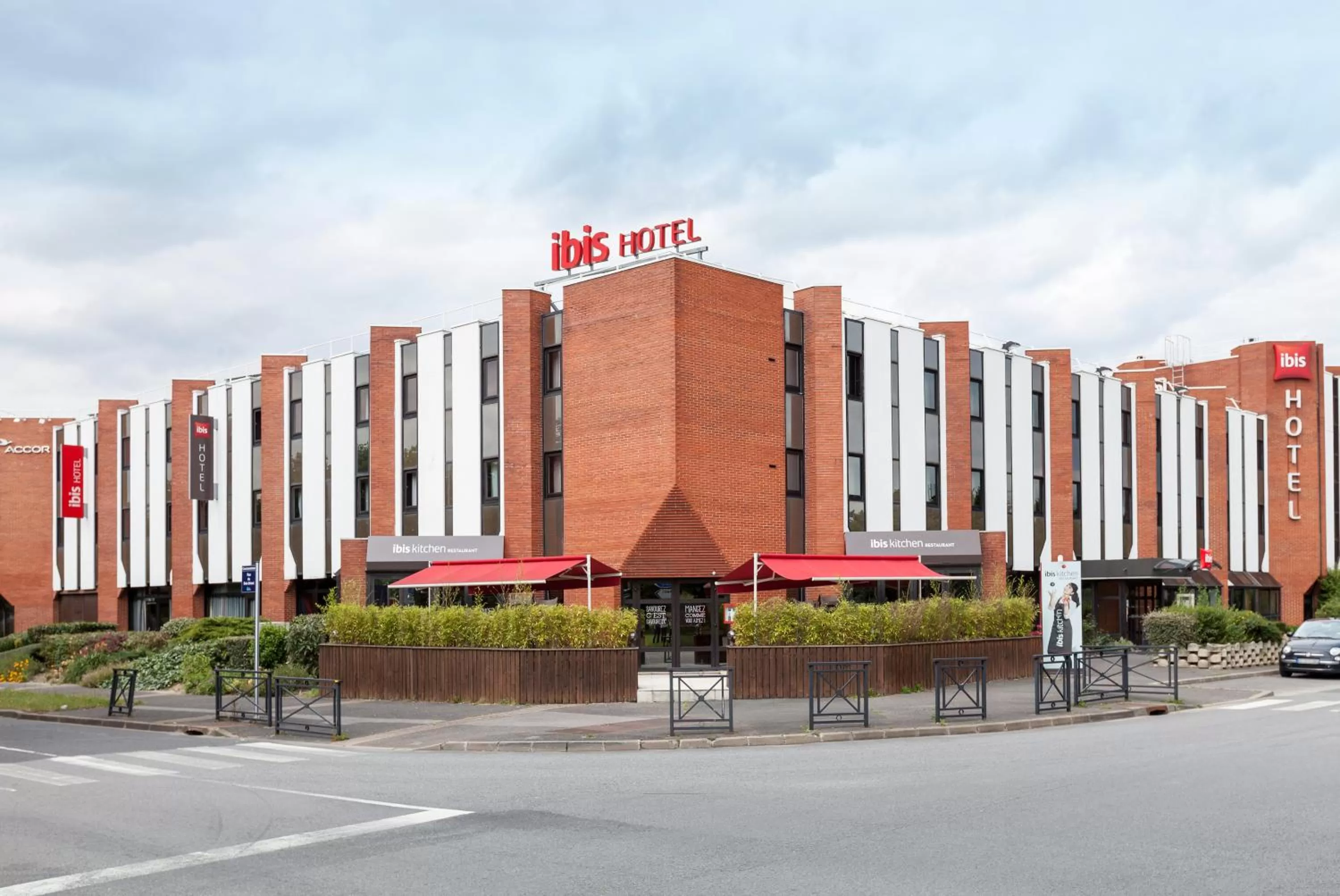 Facade/entrance in Ibis Évry-Courcouronnes