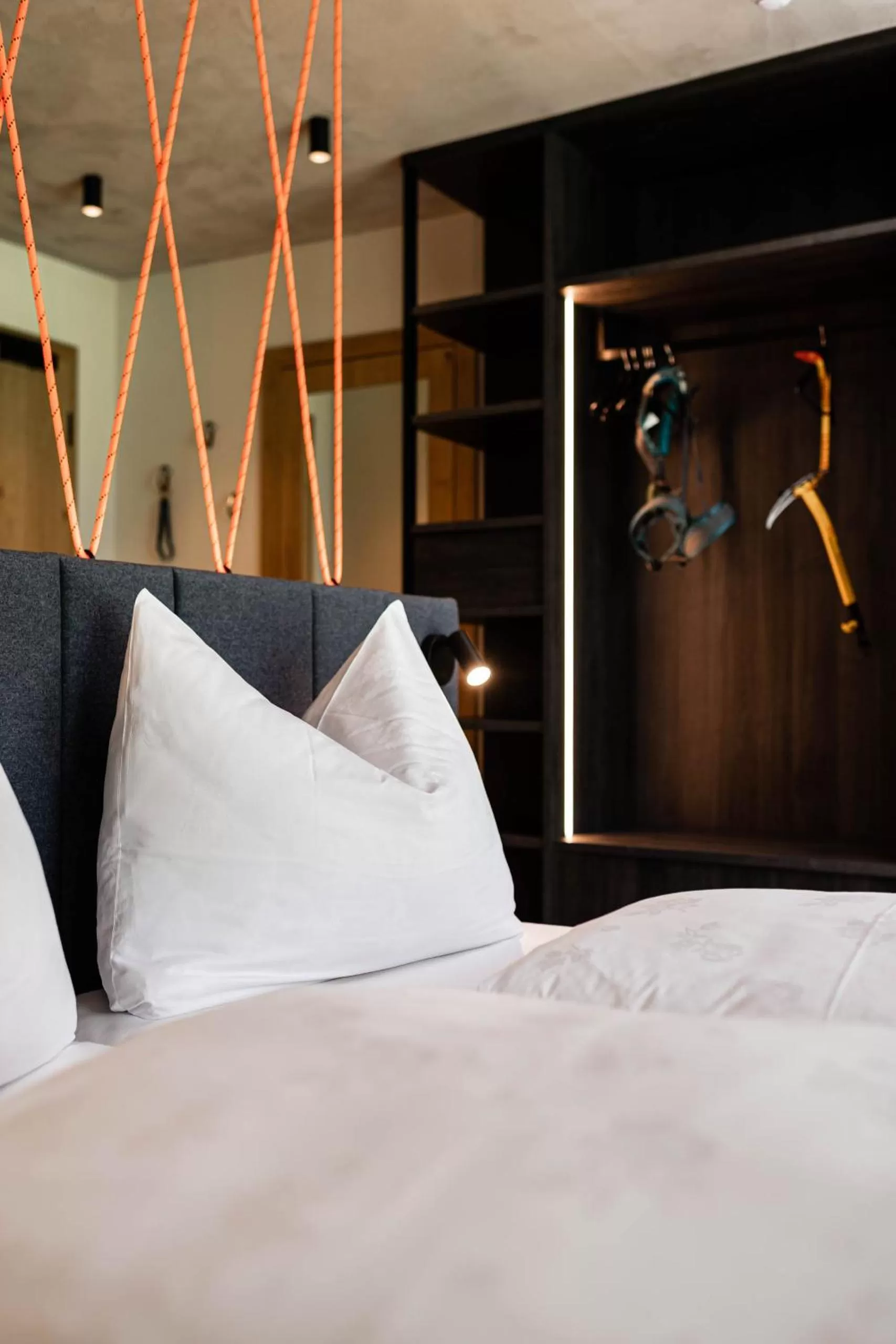 Bed in Hotel Wochtla Buam Aktivhotel am Kronplatz mit Sauna