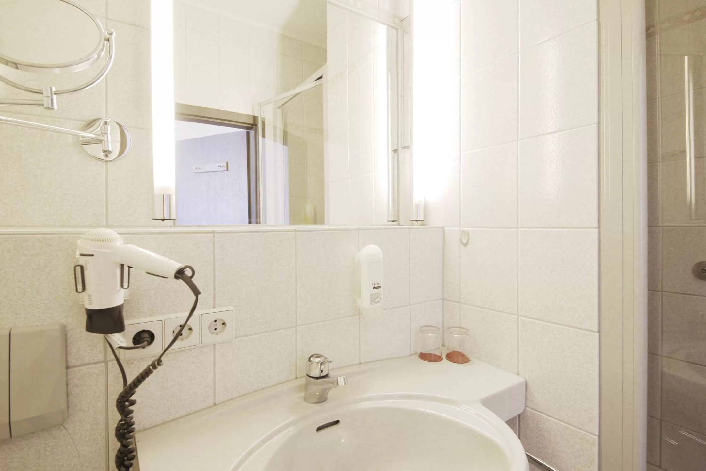 Toilet, Bathroom in Hotel Kick