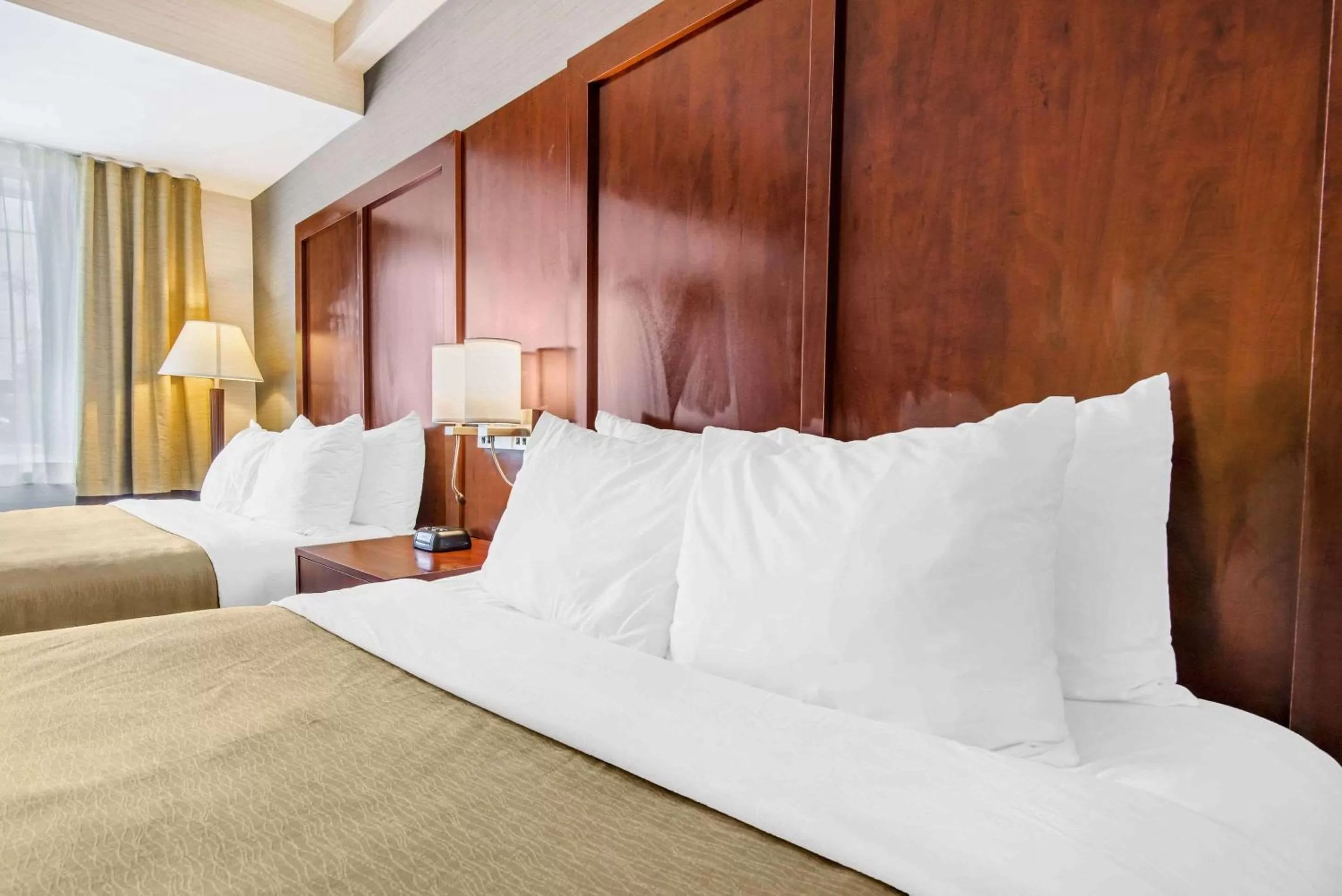 Photo of the whole room, Bed in Comfort Inn & Suites