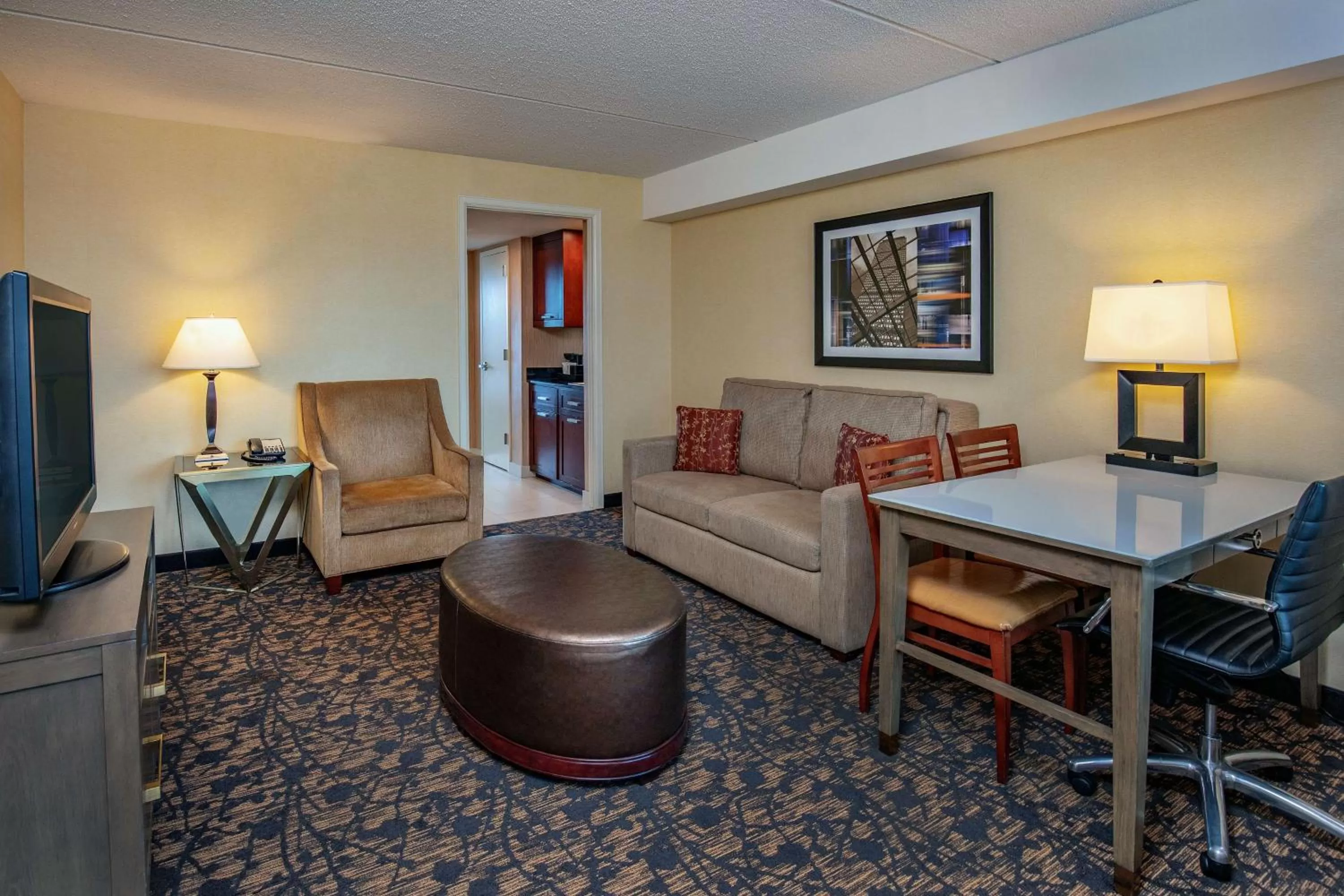 Living room in Embassy Suites by Hilton Boston Waltham