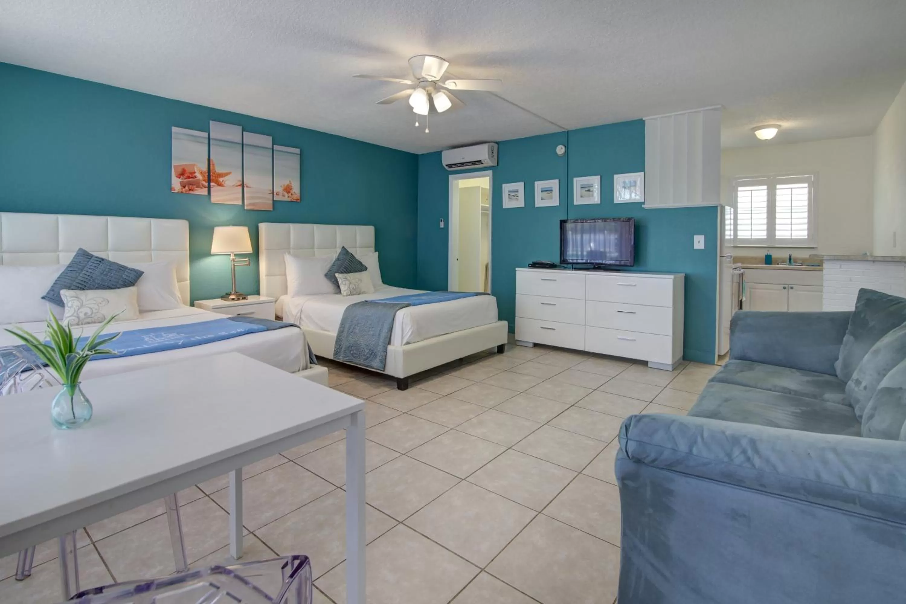 Efficiency (2 Full Beds) in Castle by the Sea Motel