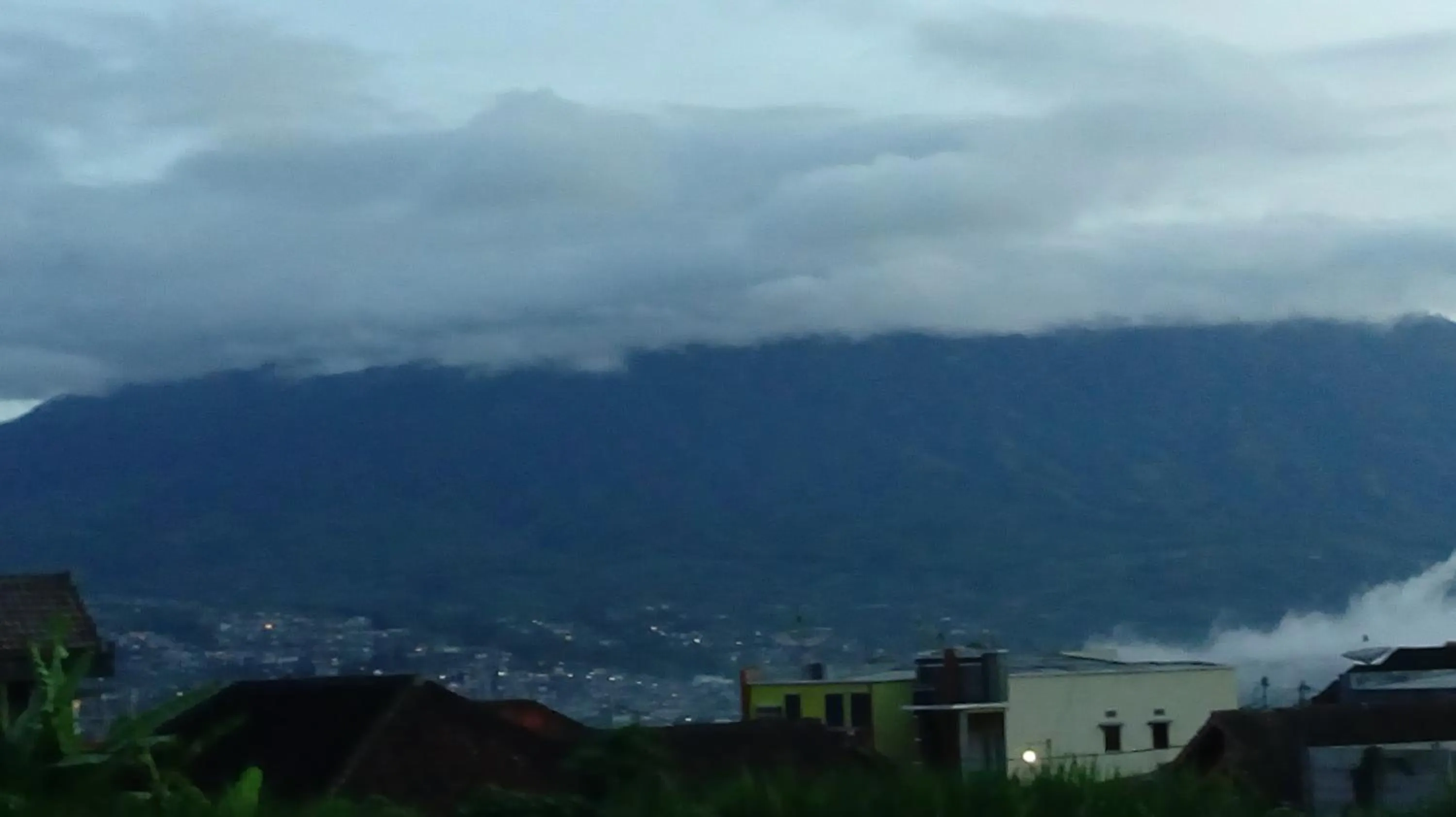 Restaurant/places to eat in Ken's Villa 8