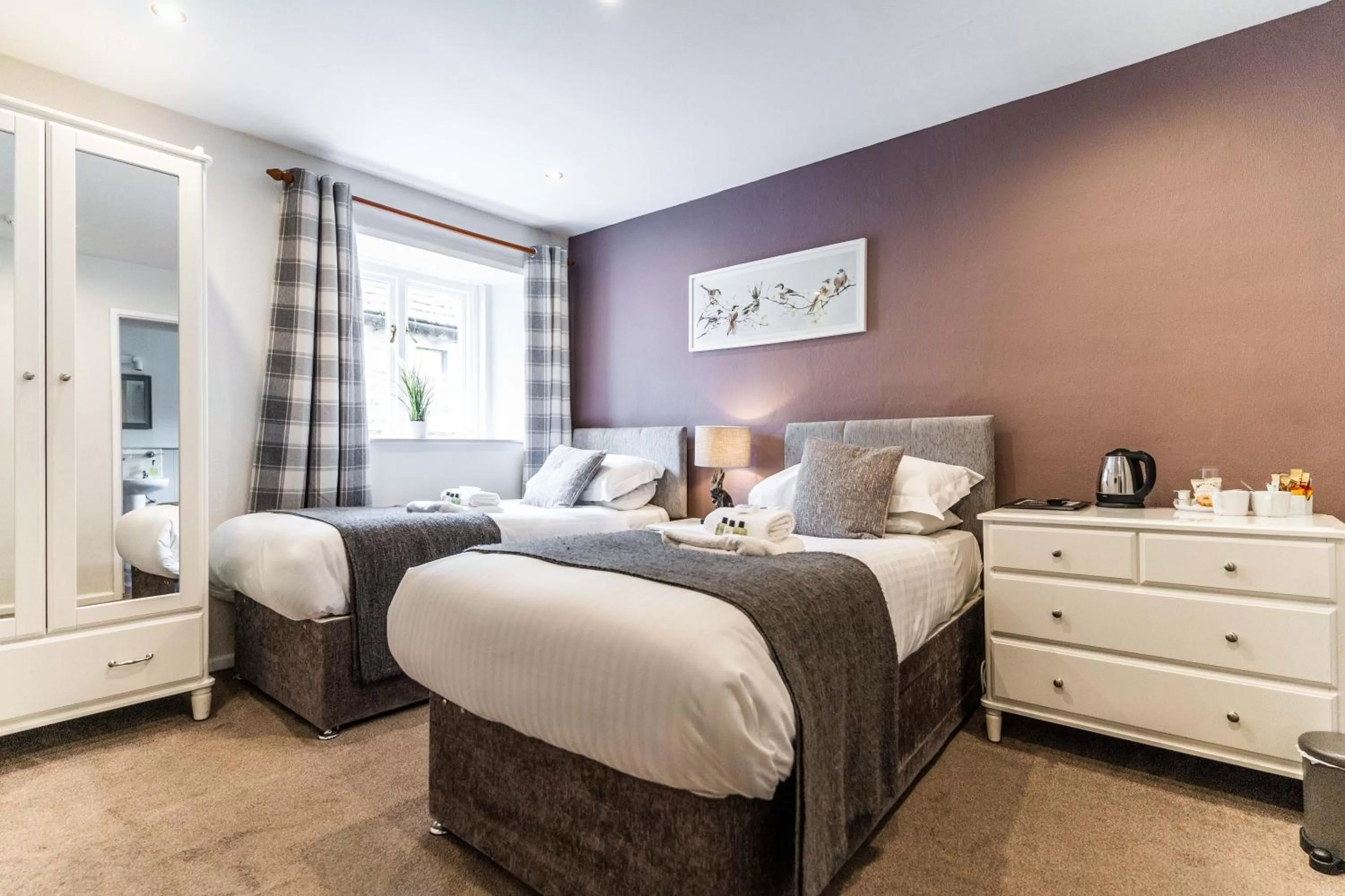 Bedroom, Bed in Black Horse Hotel