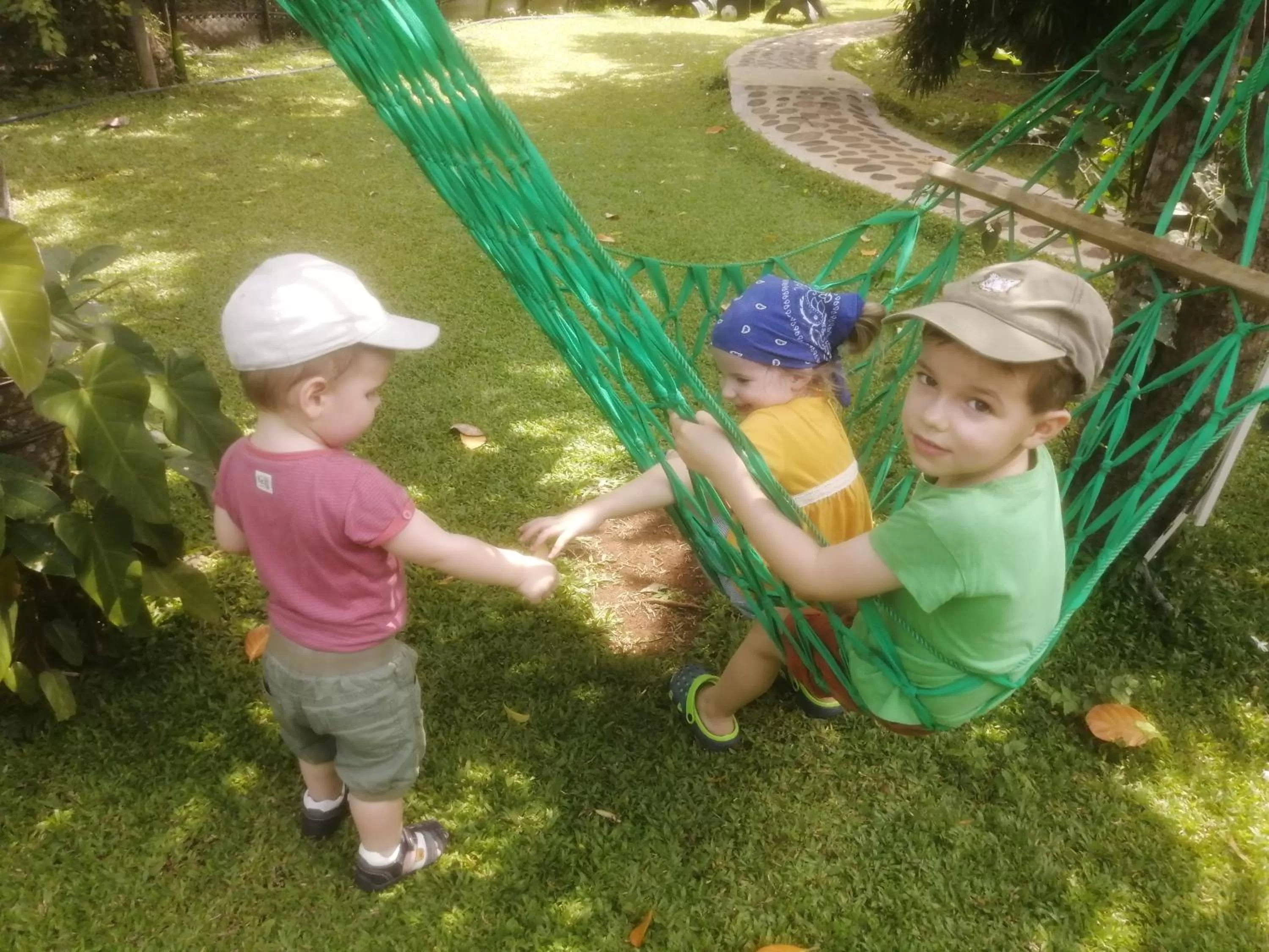 Children in Green Cottage