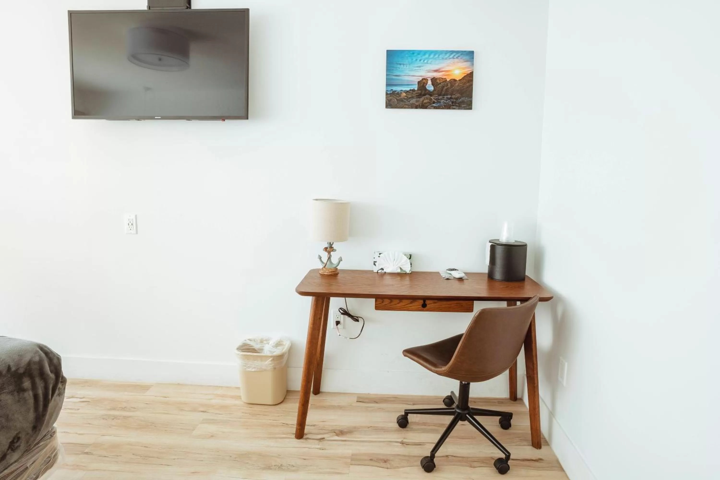 The Belmont Shore Inn