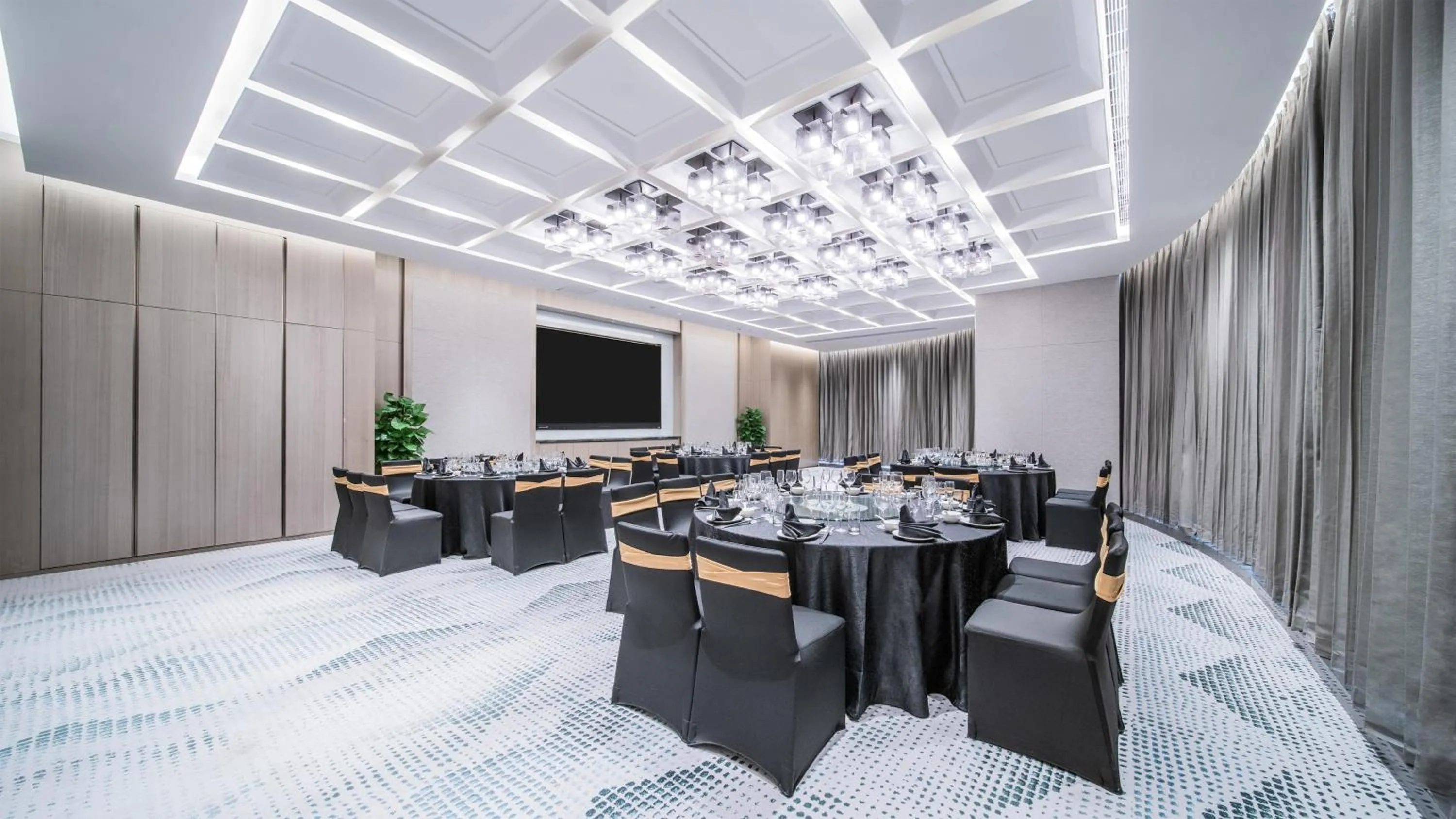 Meeting/conference room in HUALUXE Xi'an Chanba by IHG