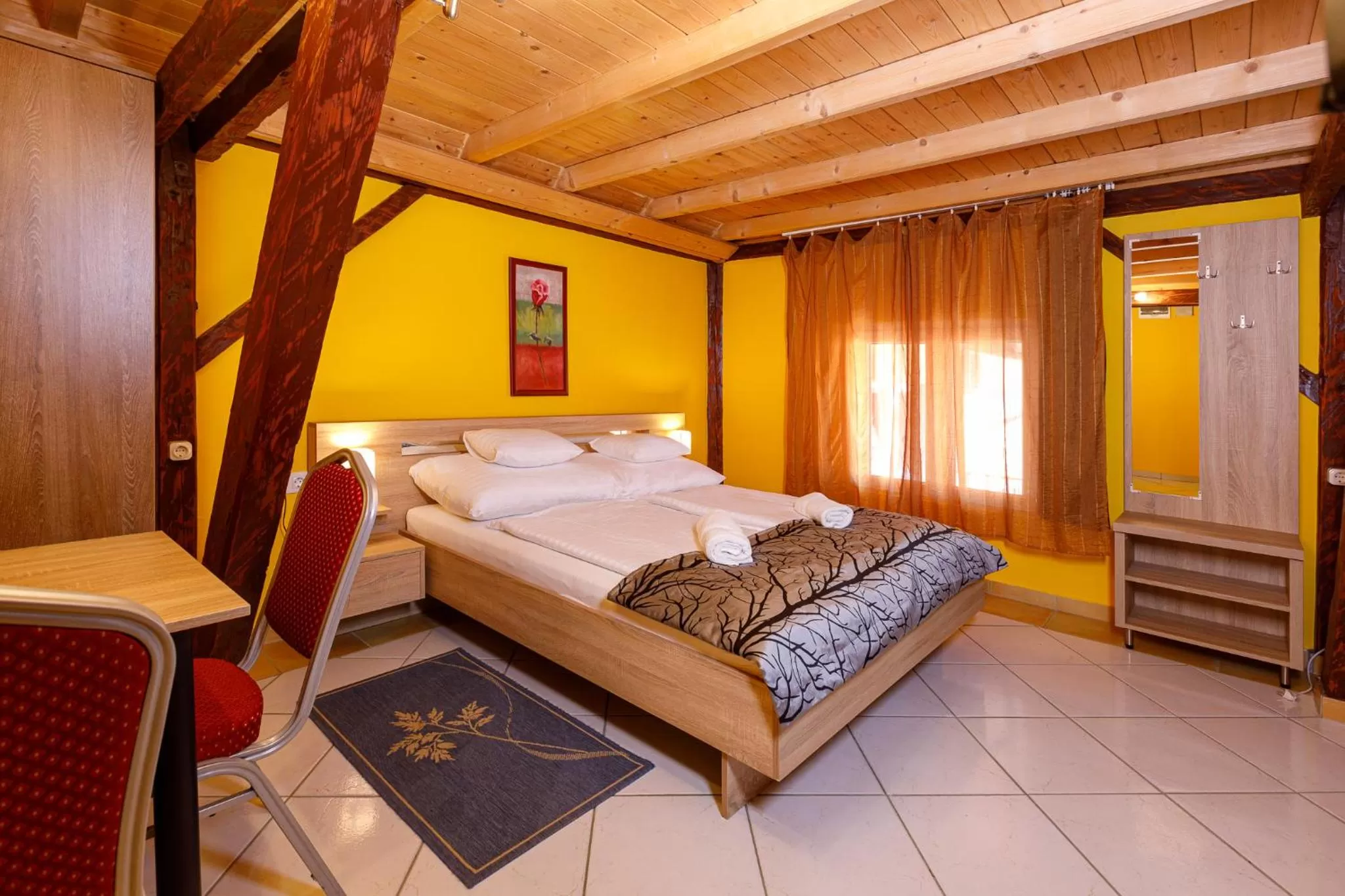 Bed in Central Panzió Gyula