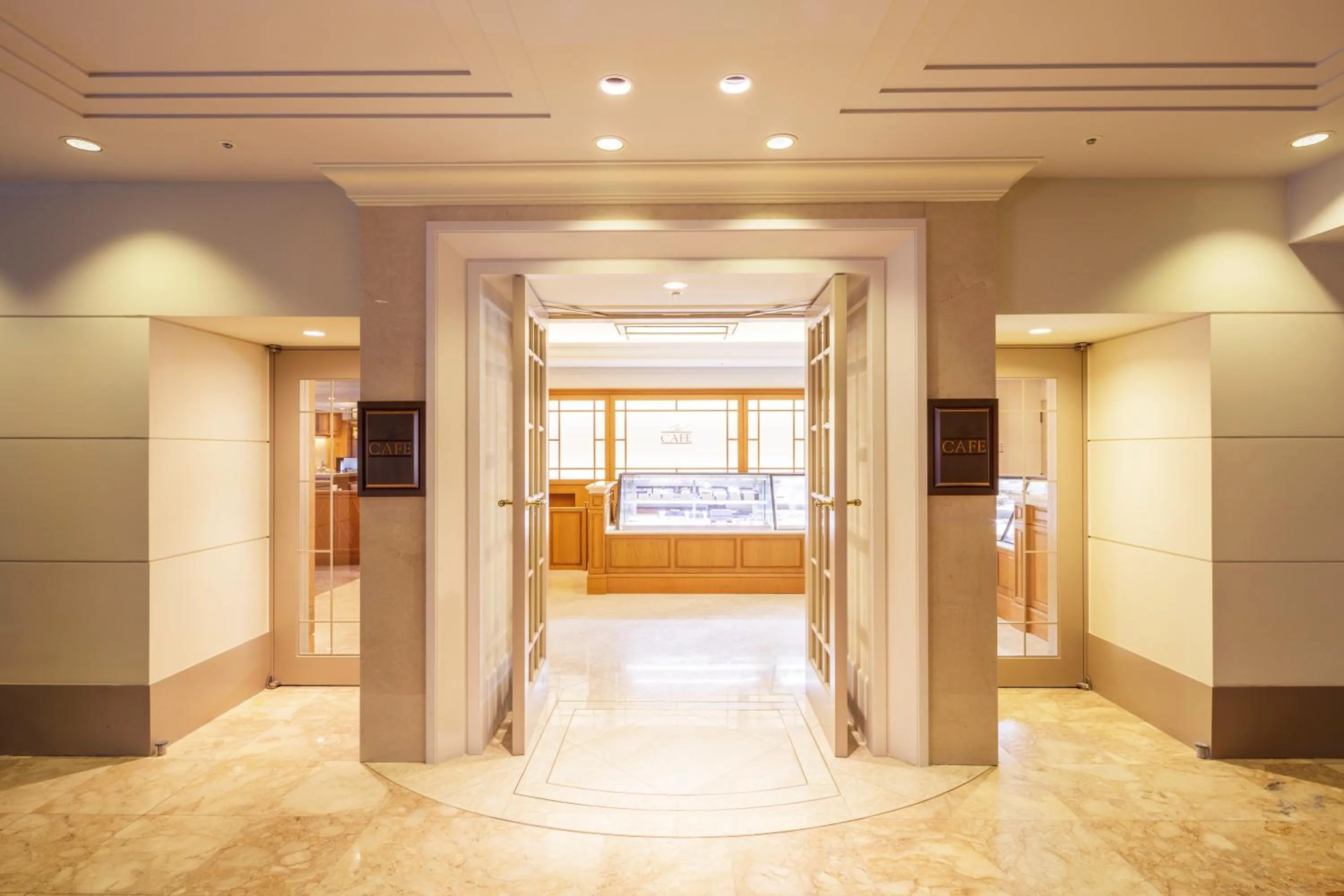 Restaurant/places to eat in Hotel New Grand