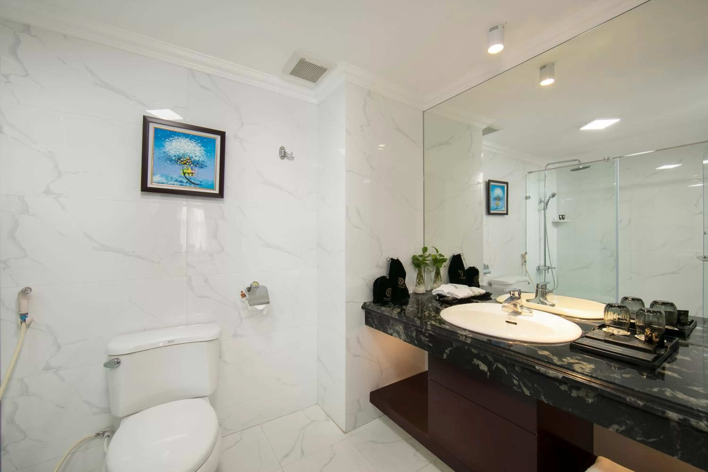 Bathroom in Halais Hotel