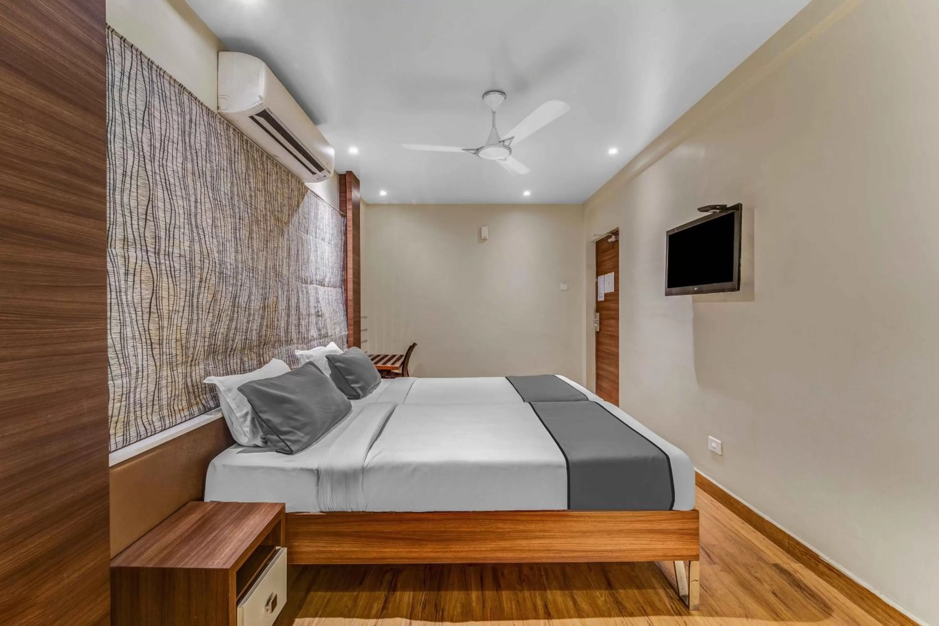 Bed in Upar Hotels Cinecity Kodambakkam RAGHAVENDRA MANDAPAM