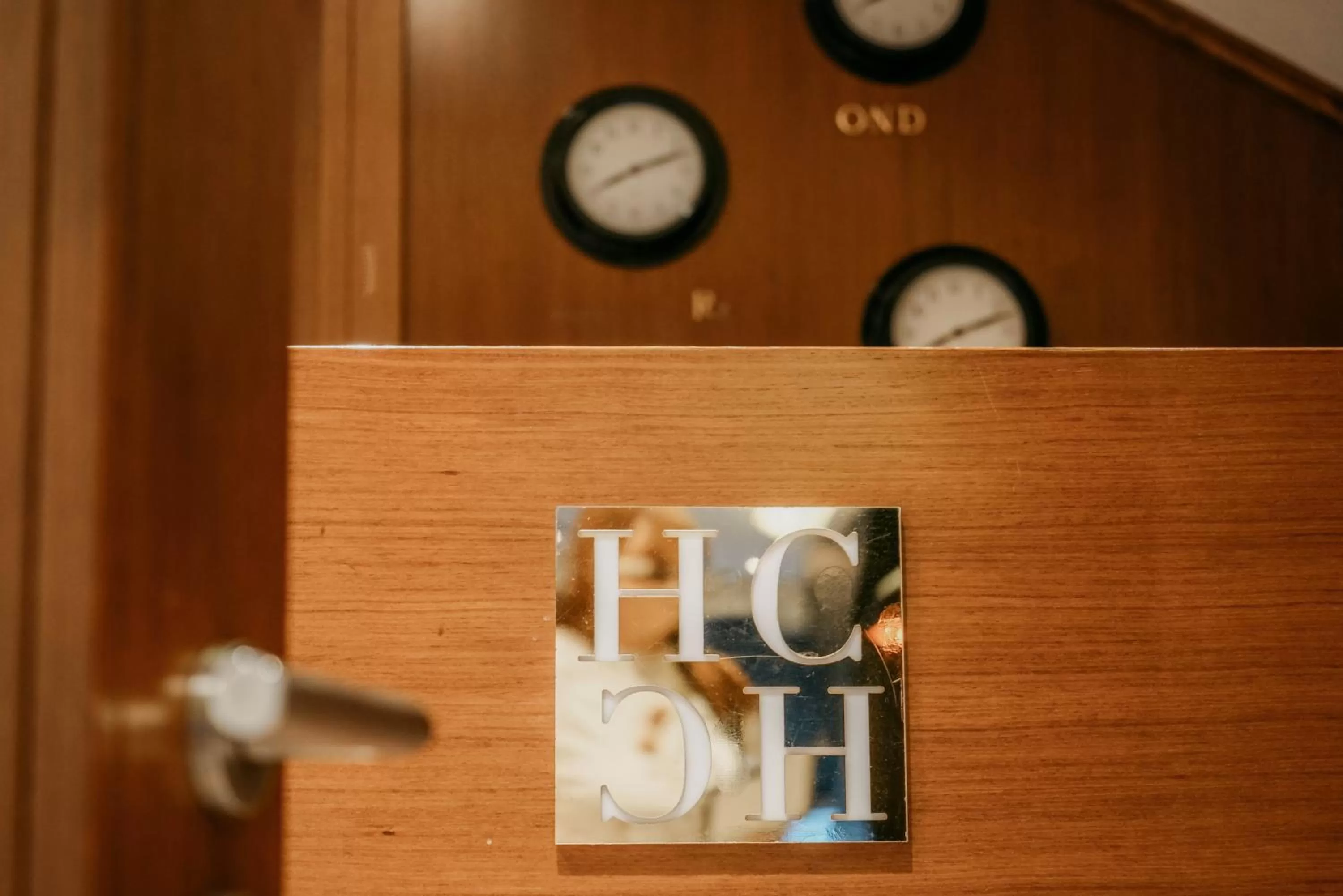 Text overlay, Floor Plan in Center Hotel