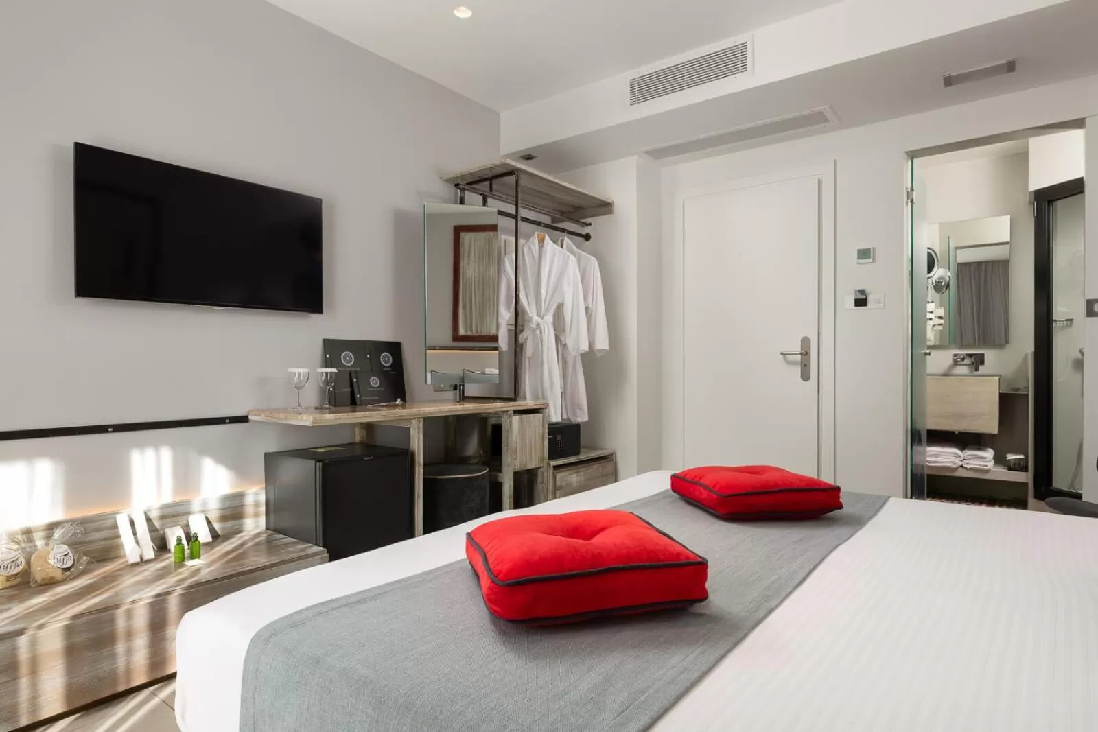 Bed in Elakati Luxury Boutique Hotel - Adults Only