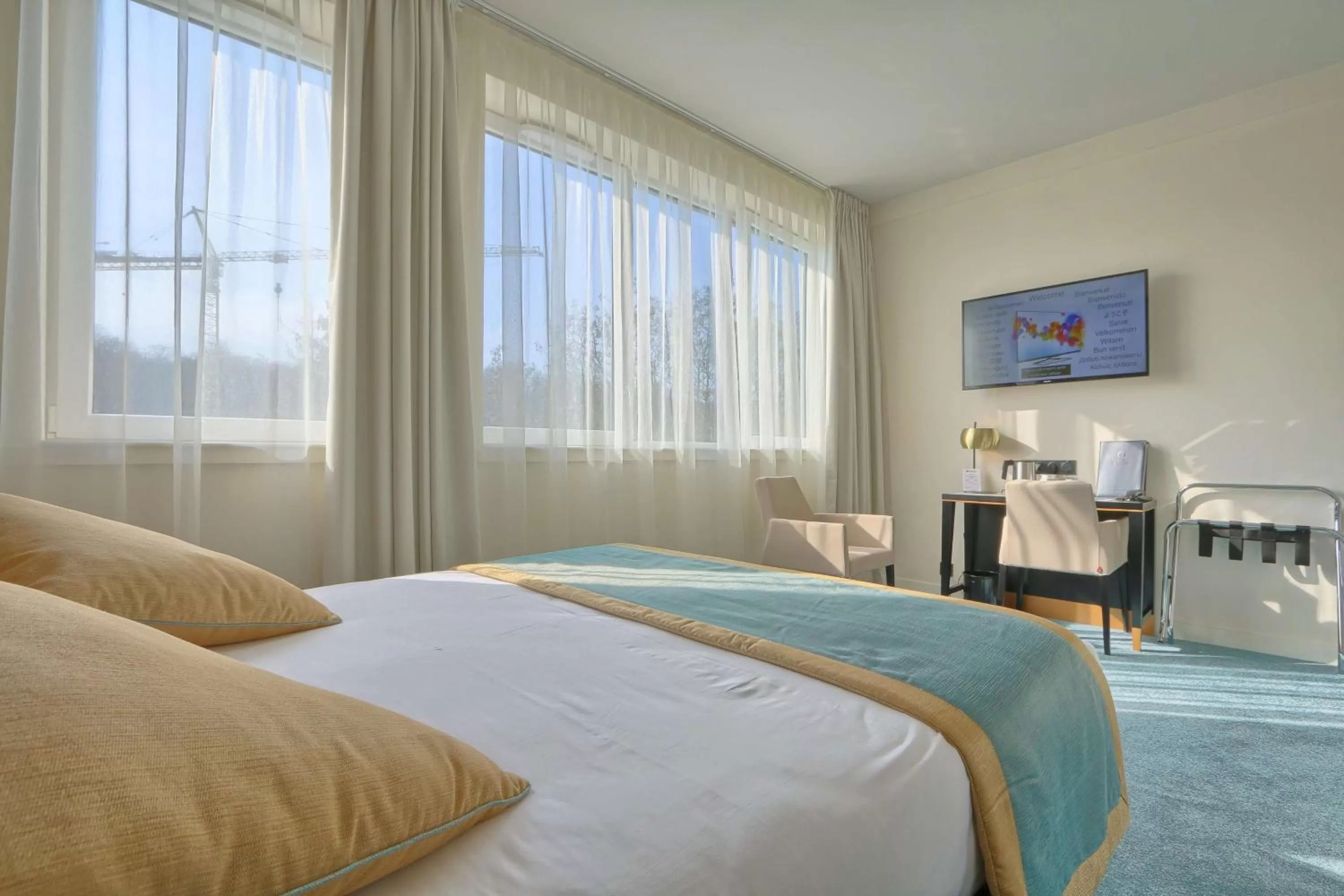 Photo of the whole room, Bed in Best Western Hôtel Journel Paris Sud