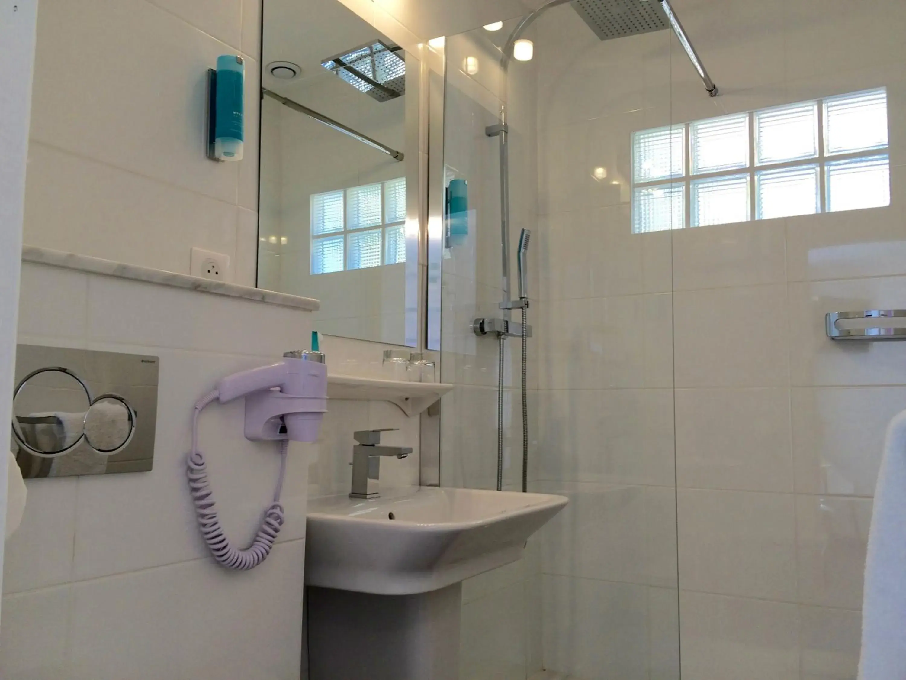 Triple Room with Garden View in Hotel Villa Rose Triple Room with Garden View in Hotel Villa Rose