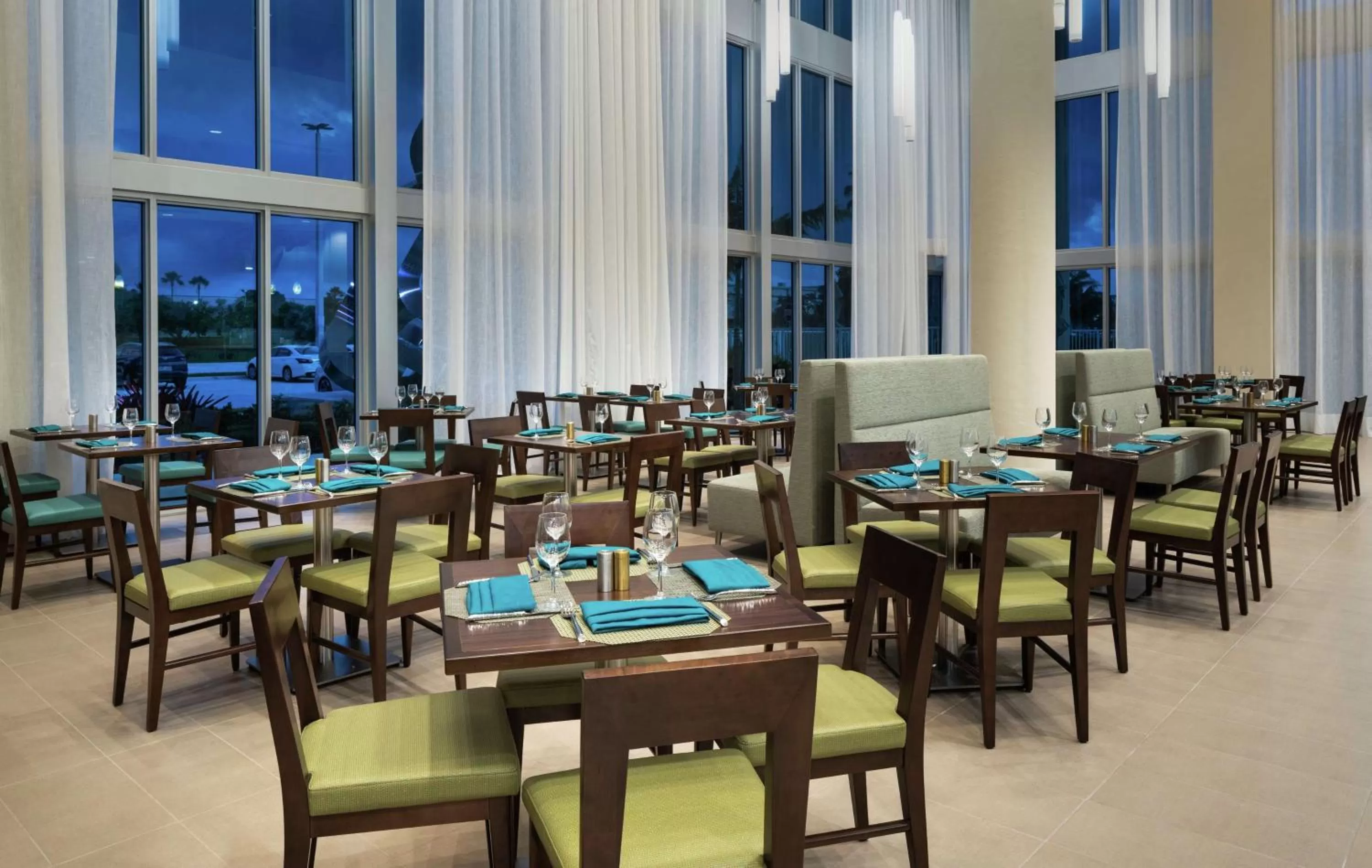 Restaurant/places to eat in DoubleTree by Hilton Miami Doral