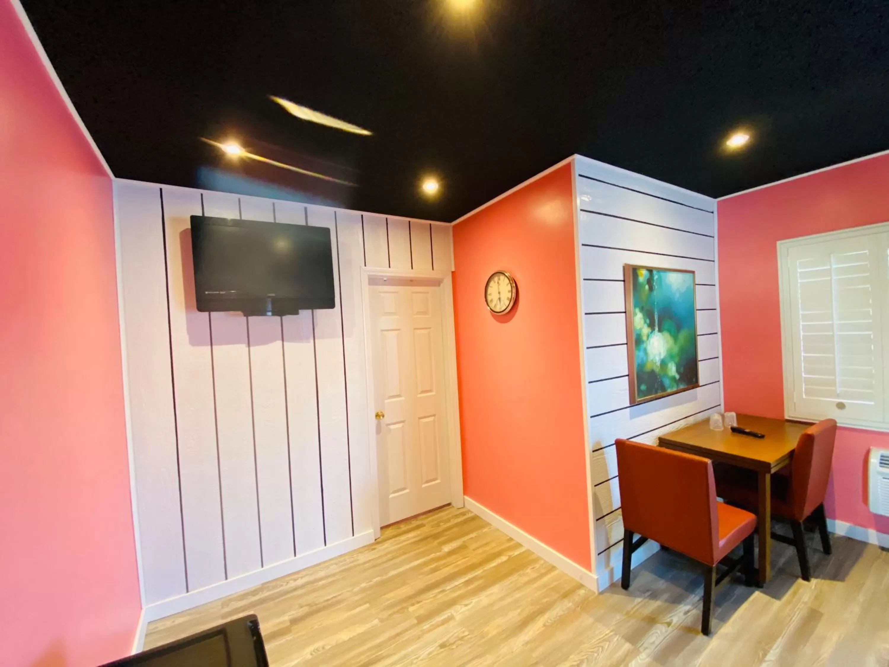 TV/Entertainment Center in Casa Valentine Inn - Los Angeles