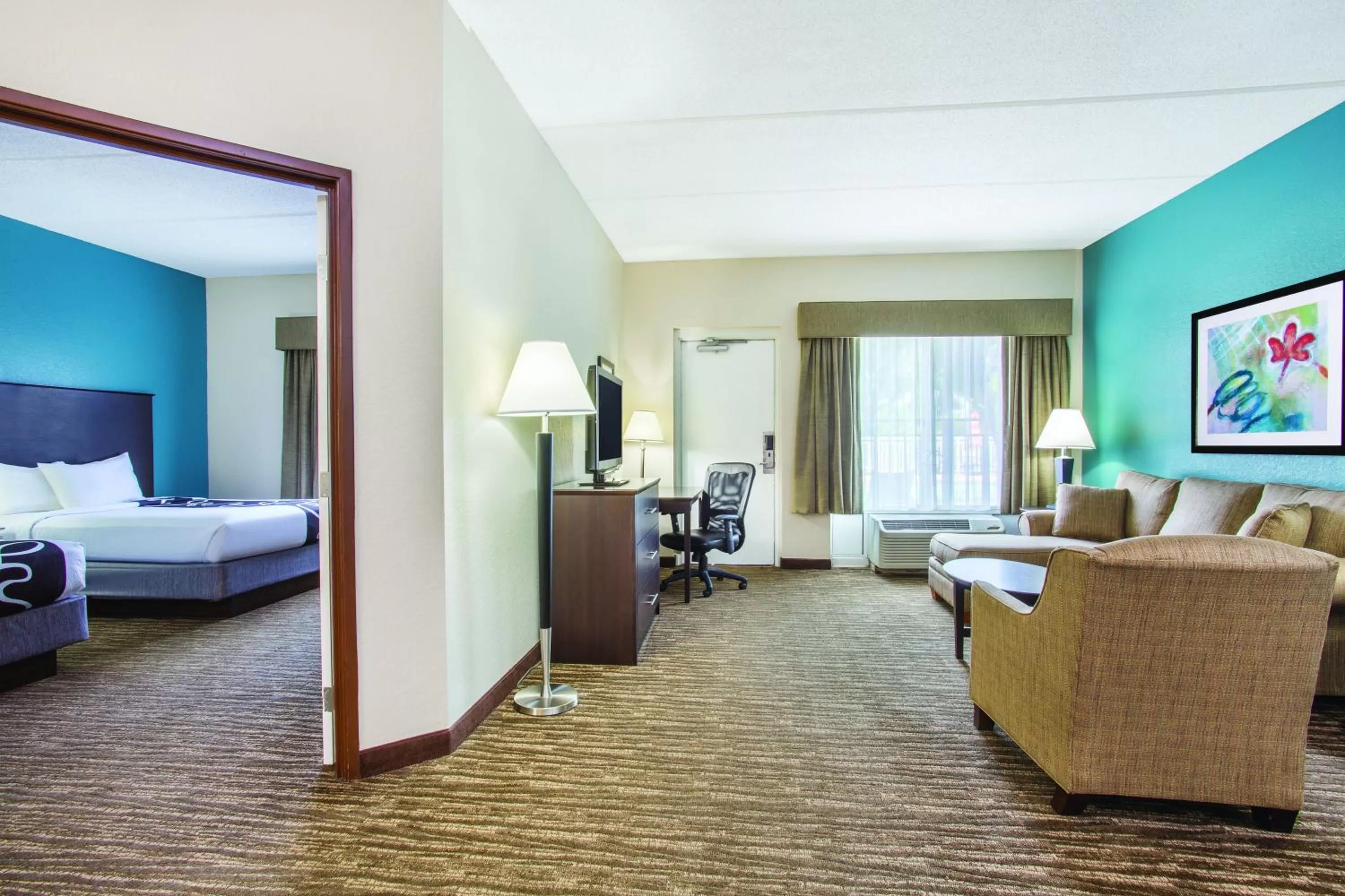 Living room, Bed in Comfort Inn & Suites Sarasota I75