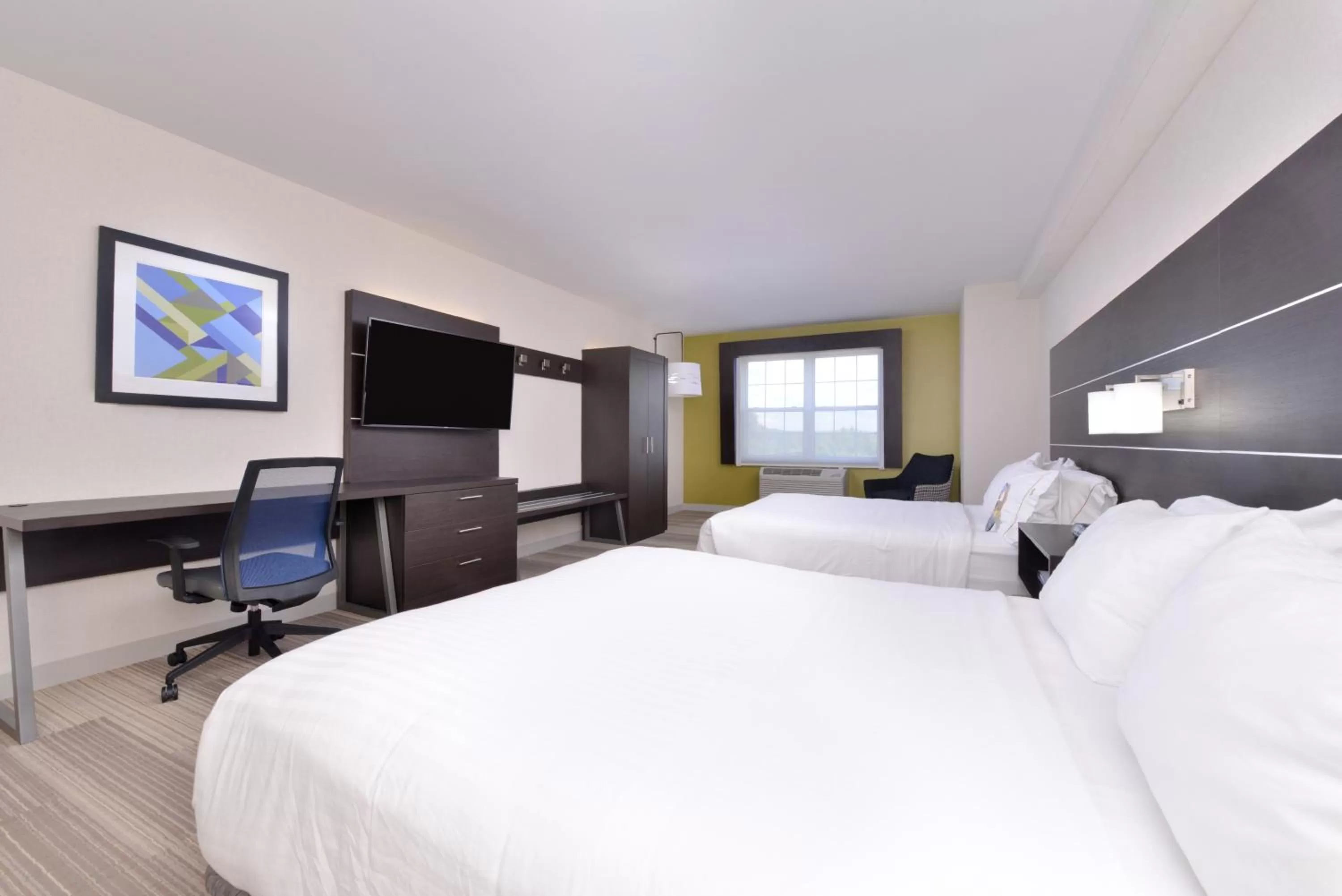 Photo of the whole room, Bed in Holiday Inn Express Mystic by IHG