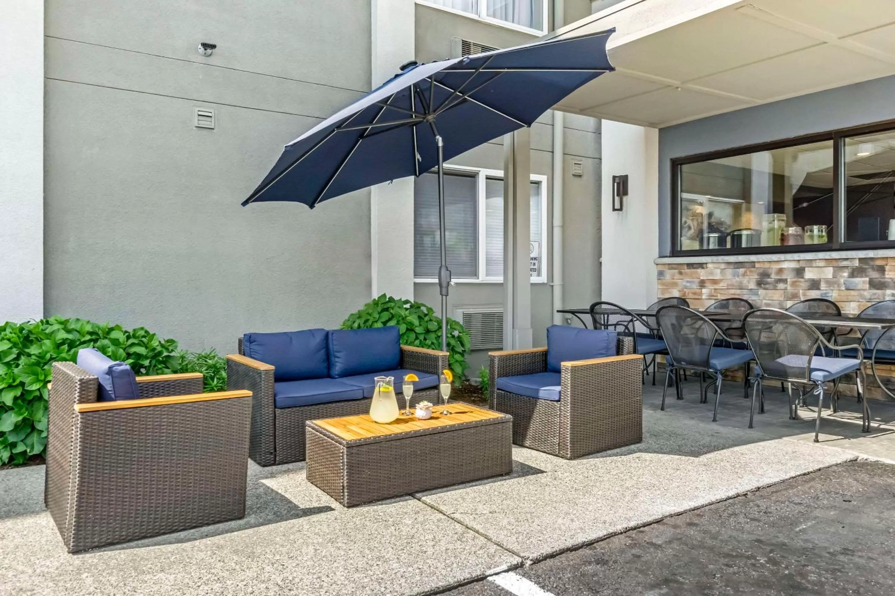 Property building in Comfort Inn & Suites Pacific - Auburn