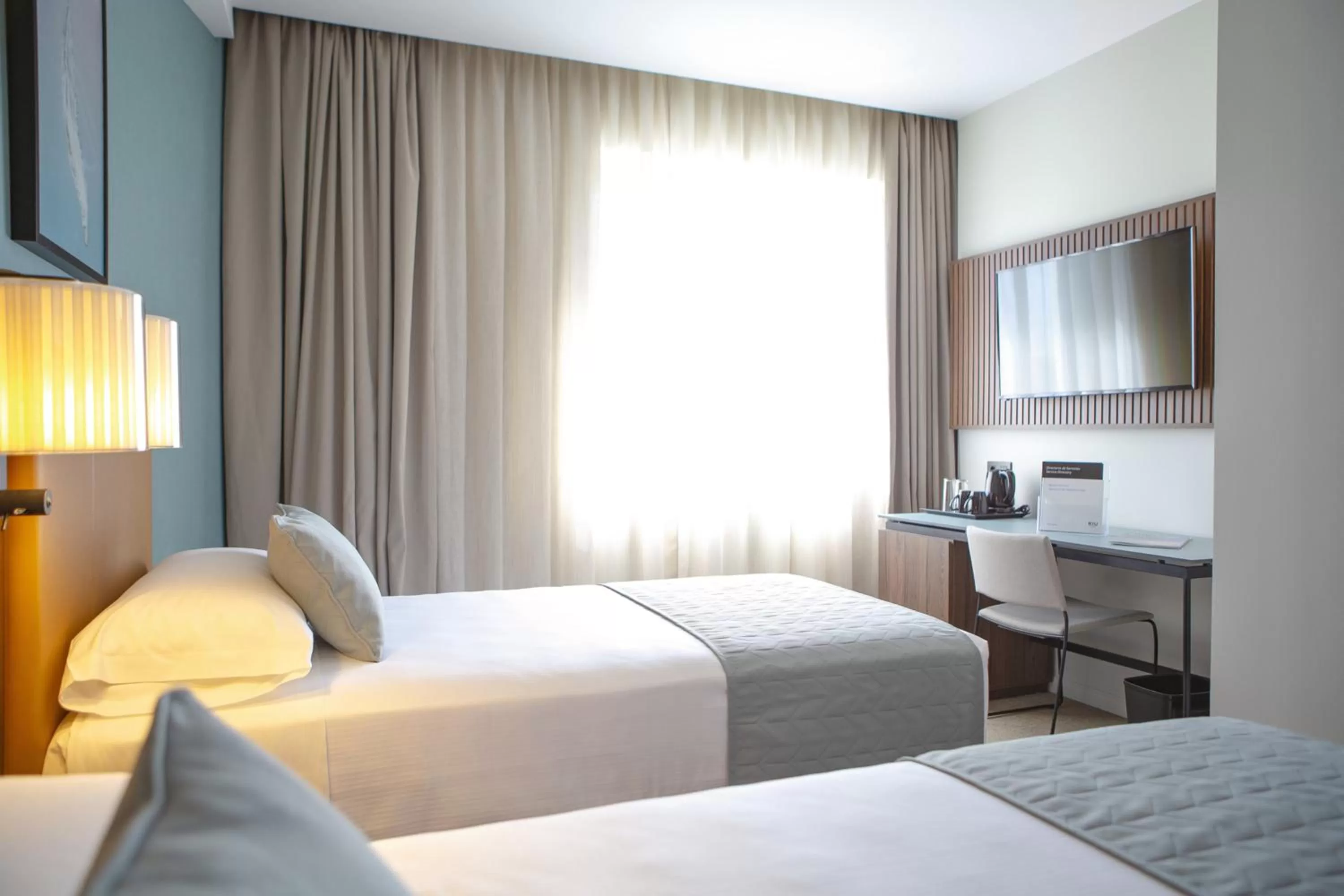 Photo of the whole room, Bed in Riu Plaza España