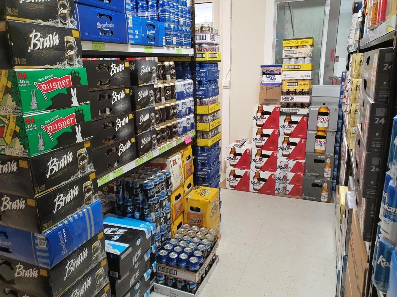 Area and facilities in Sundre Motor Inn