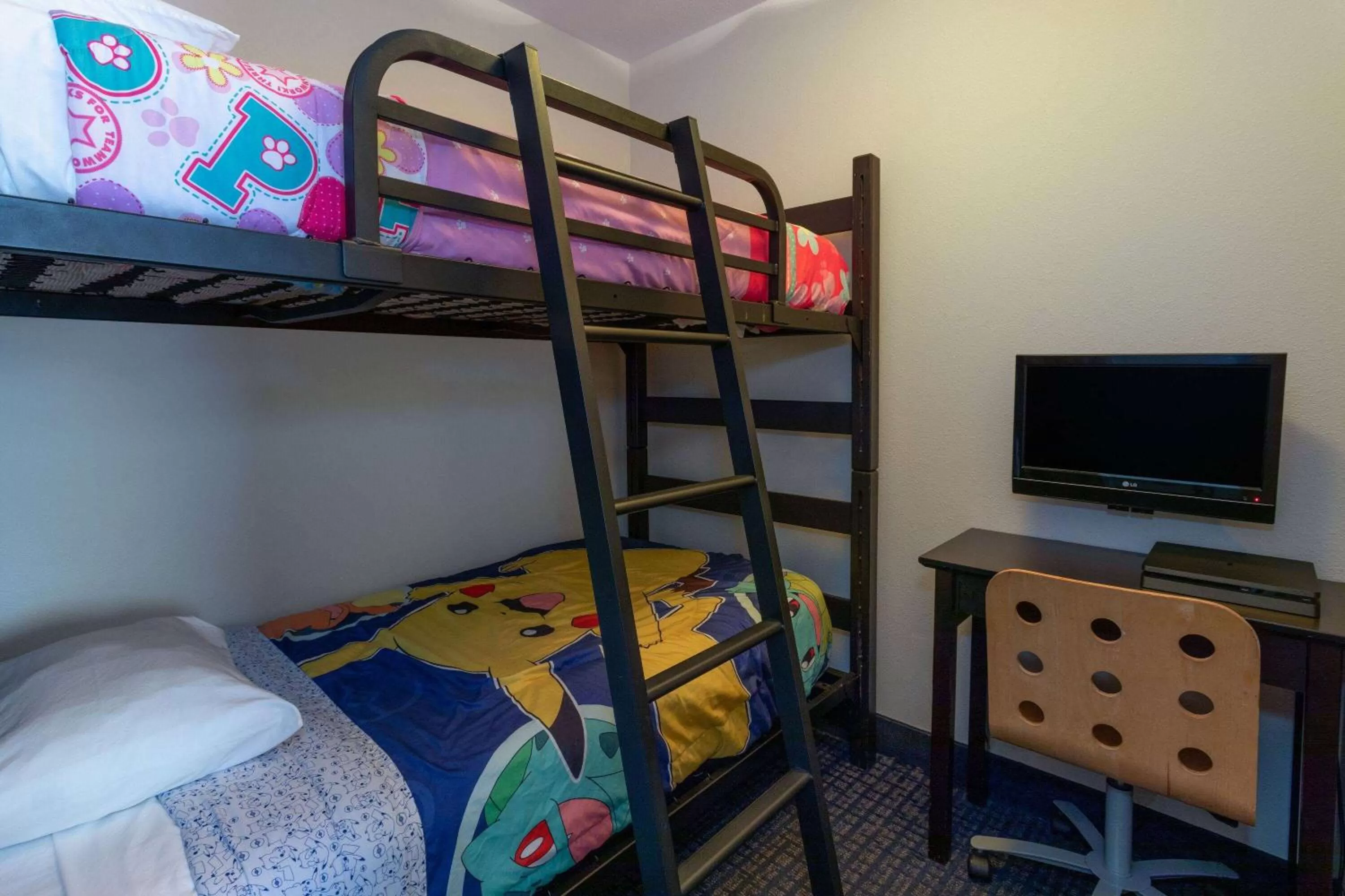 Bed in Super 8 by Wyndham Lachenaie/Terrebonne