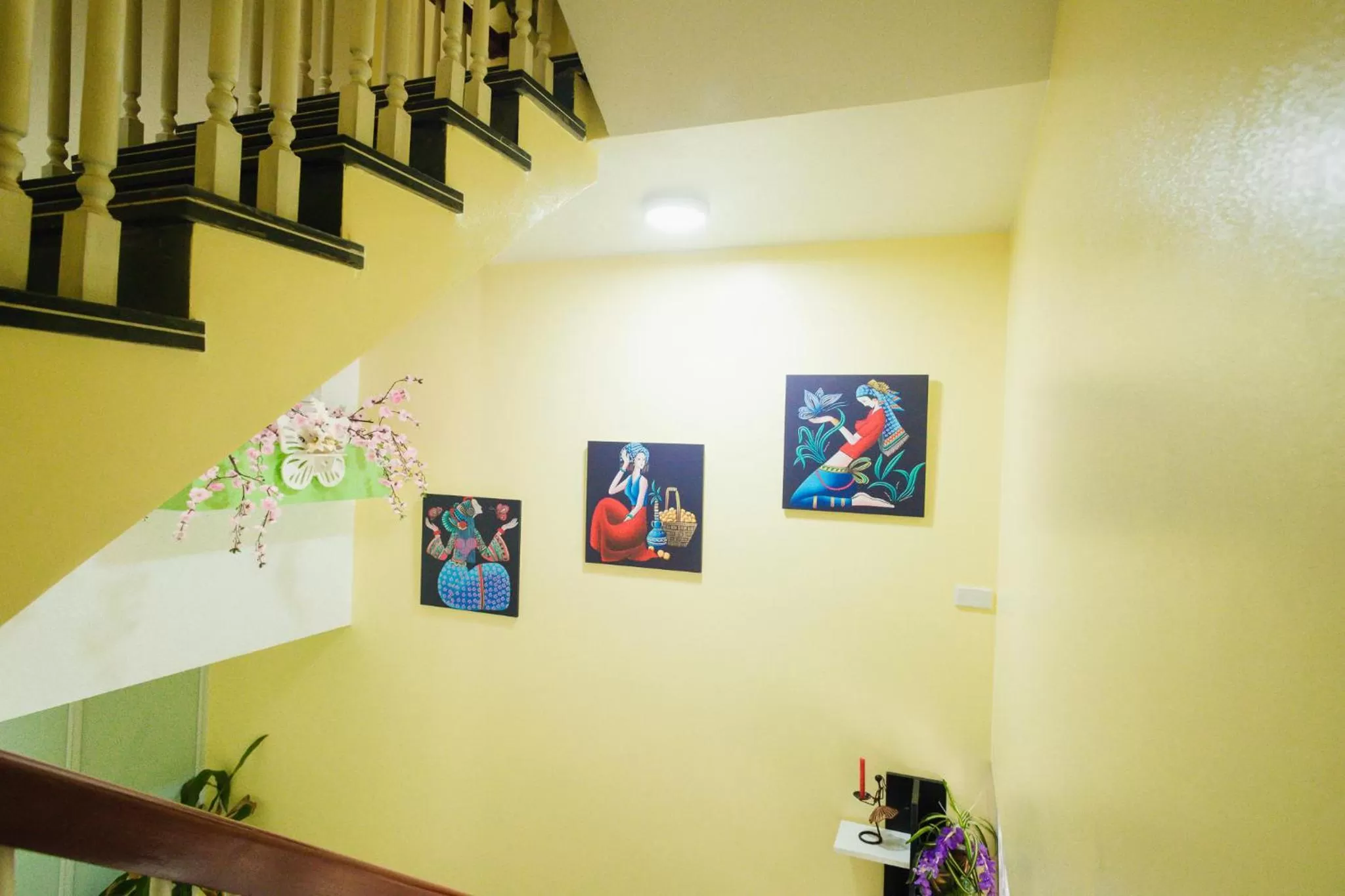 Communal lounge/ TV room, TV/Entertainment Center in Mio Hotel