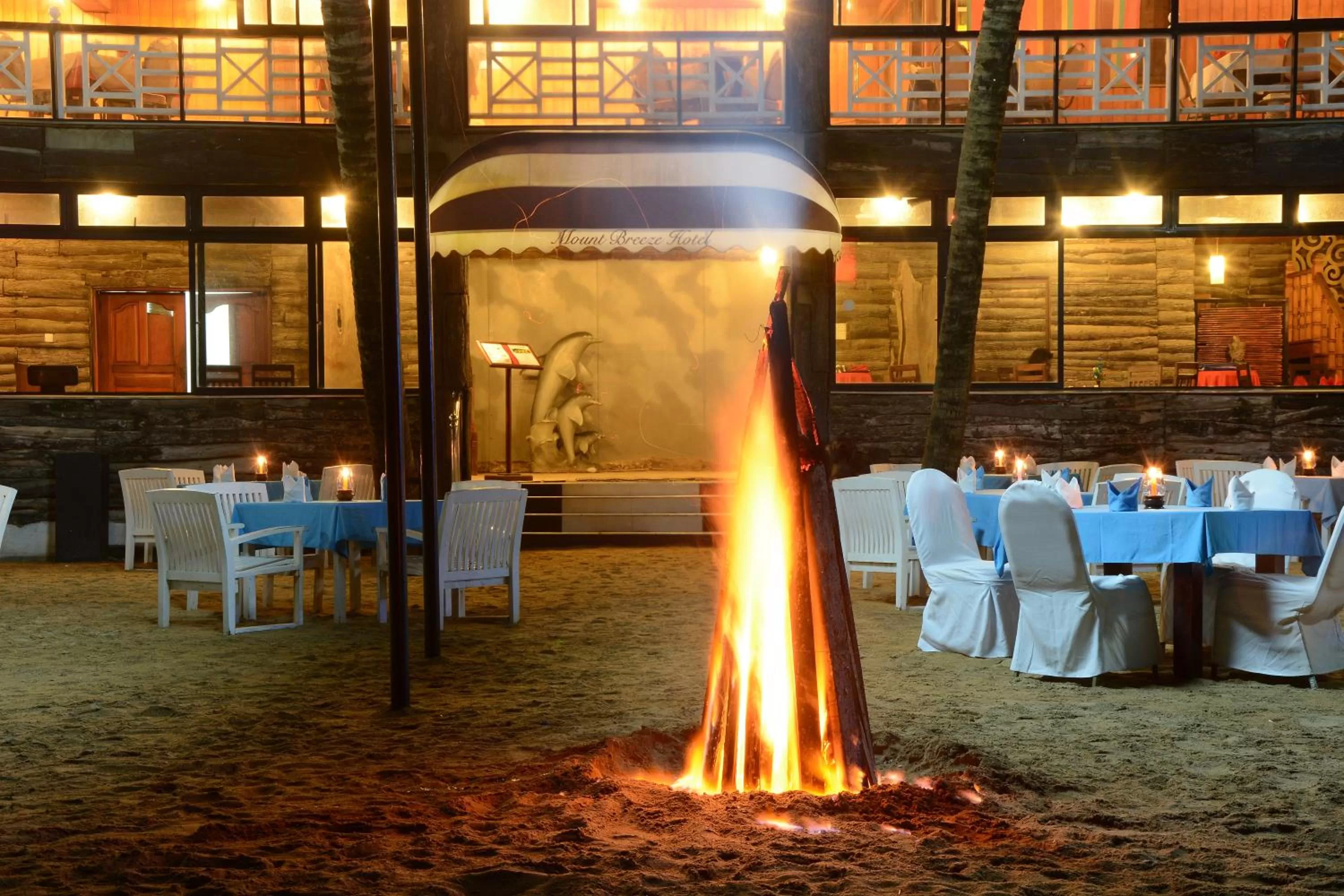 Night, Restaurant/Places to Eat in Mount Breeze Hotel