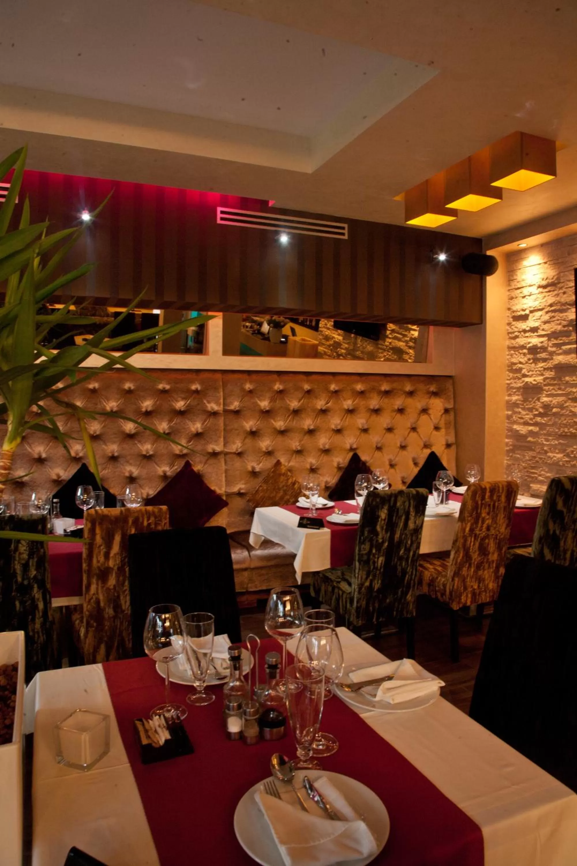 Restaurant/Places to Eat in Hotel Luka's