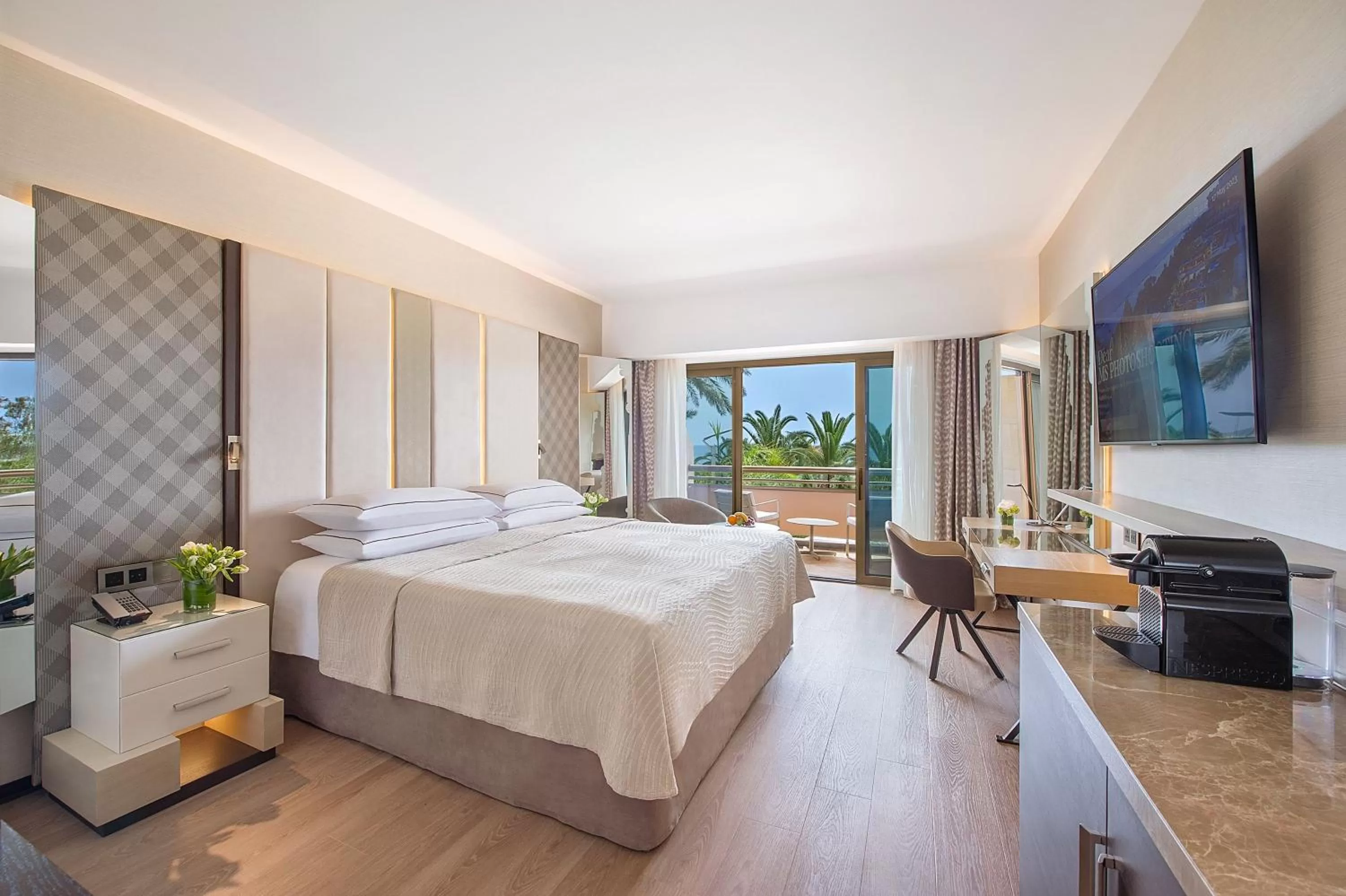 Beach Studio - Upper Floor in Four Seasons Hotel