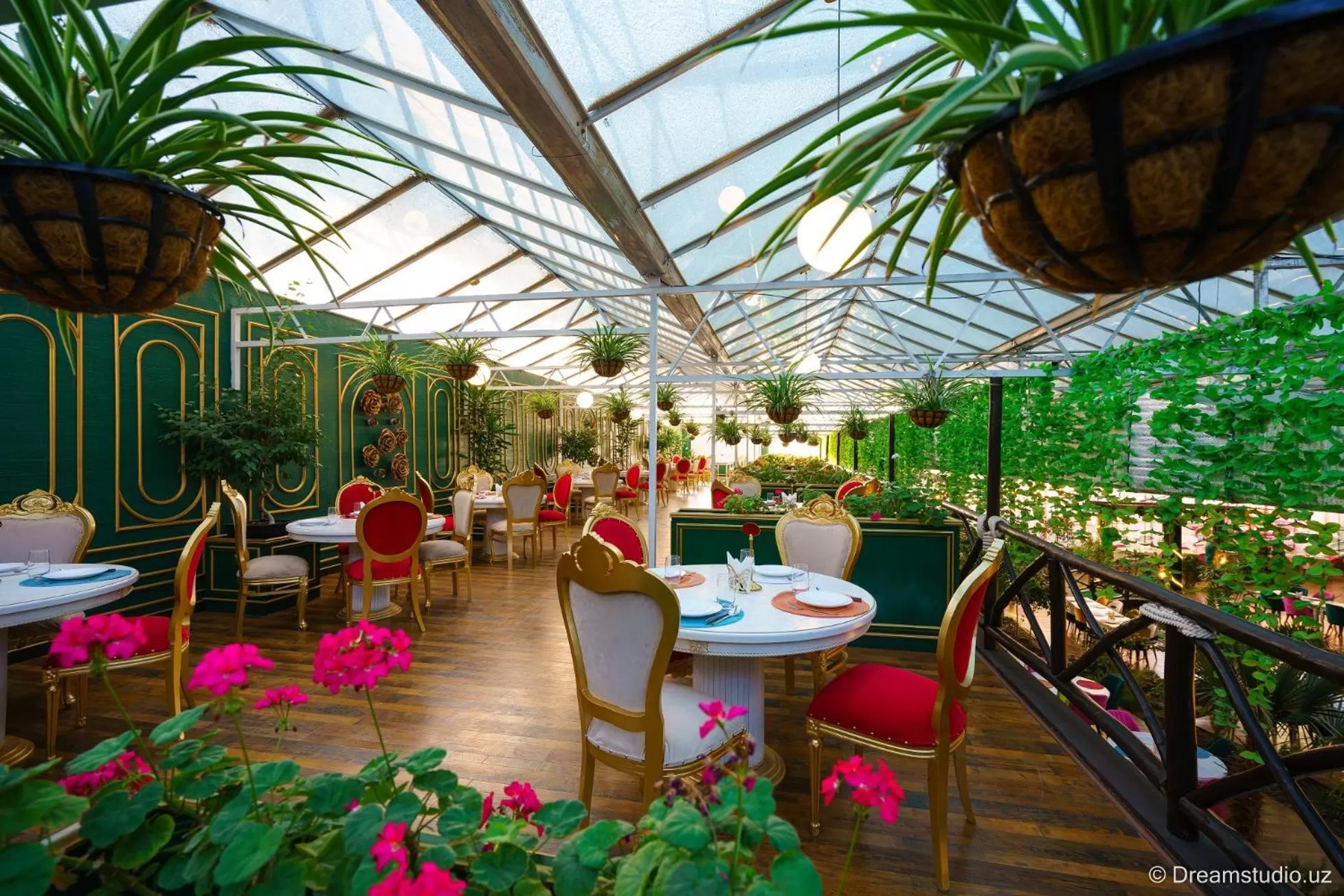 Restaurant/Places to Eat in Sahid Zarafshon