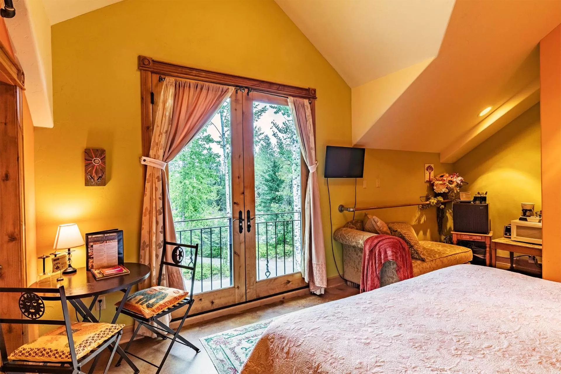 TV/Entertainment Center in Talus Rock Retreat