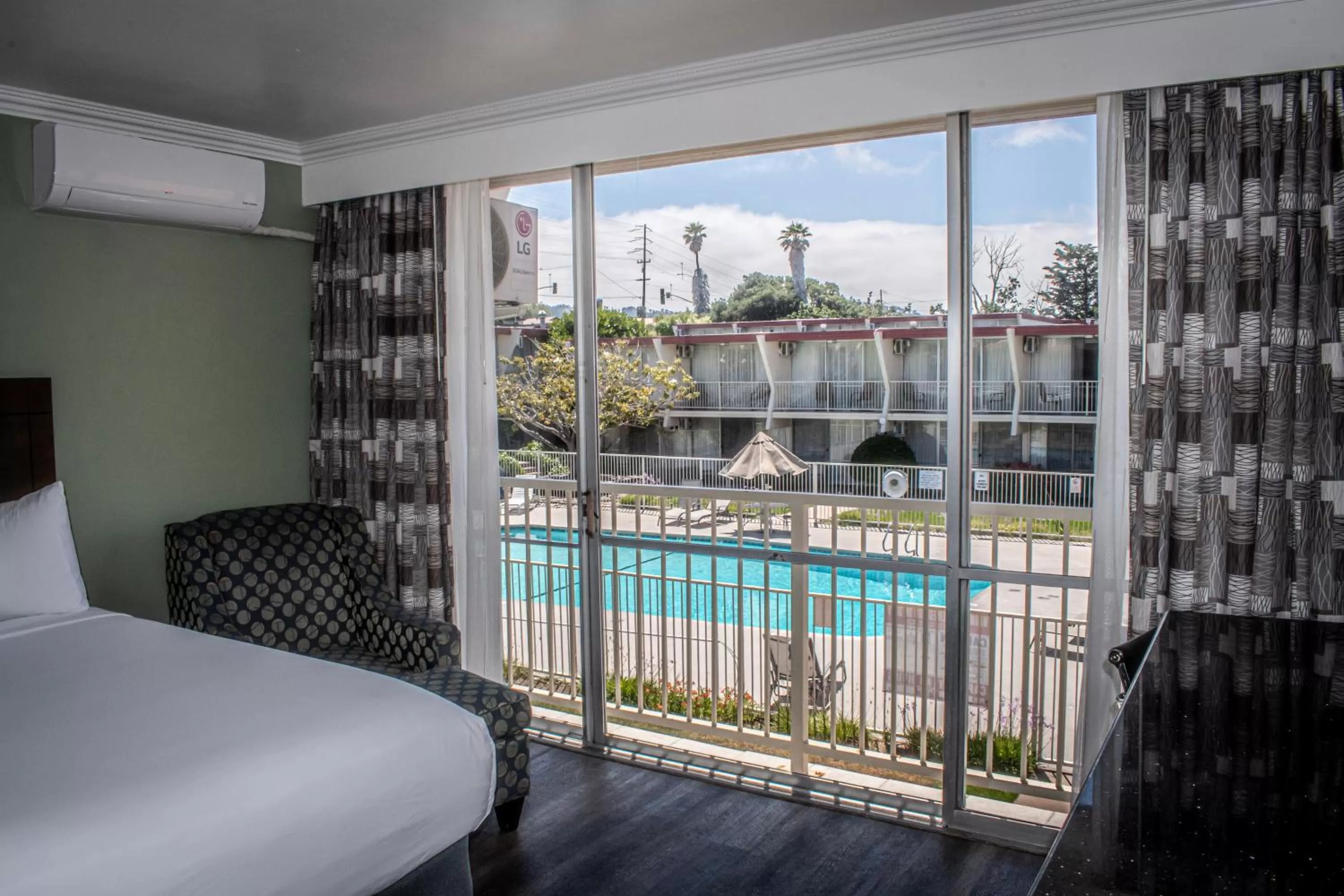 Bedroom, Bed in Travelodge by Wyndham Monterey Bay