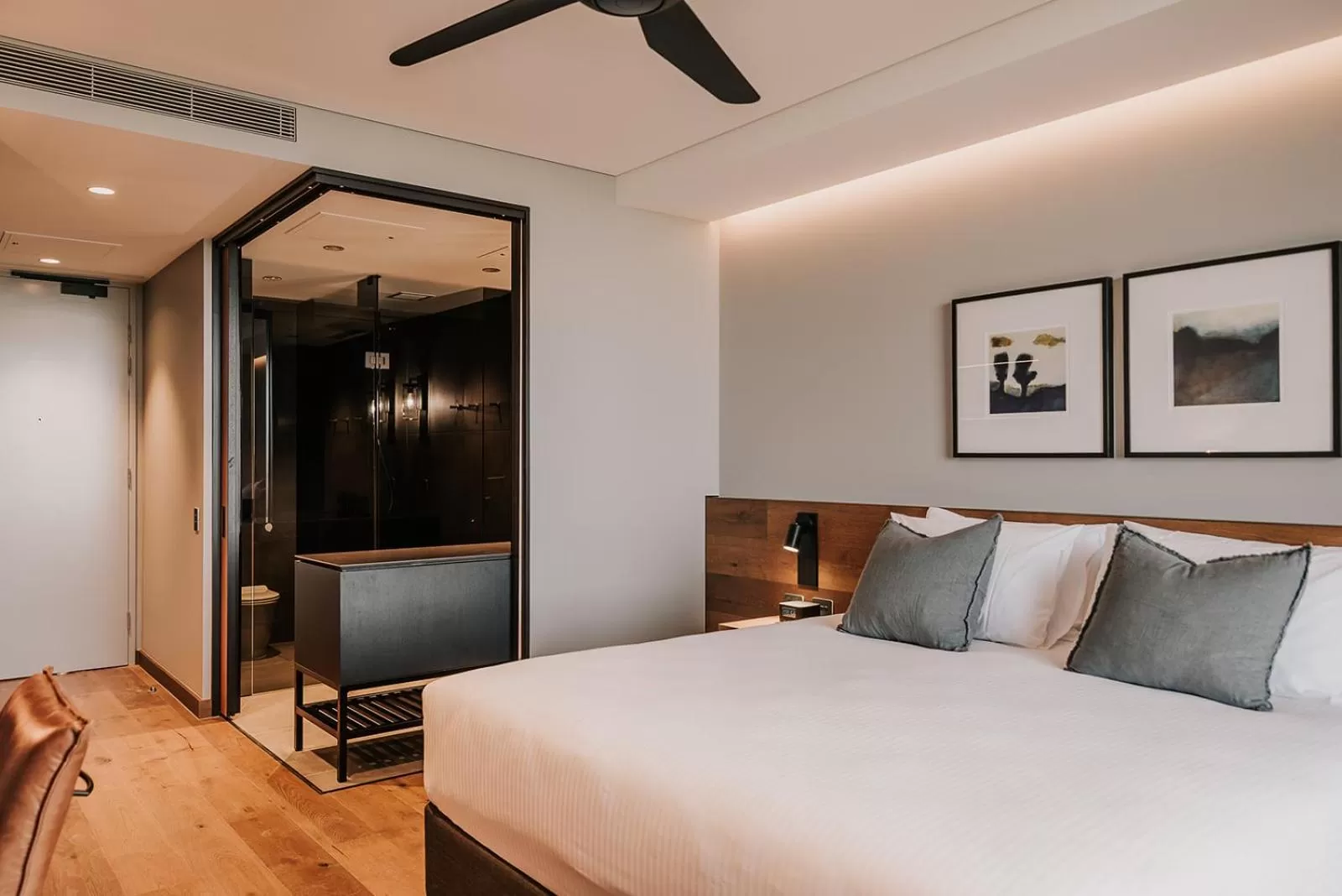 Bathroom, Bed in The Sebel Yarrawonga Silverwoods