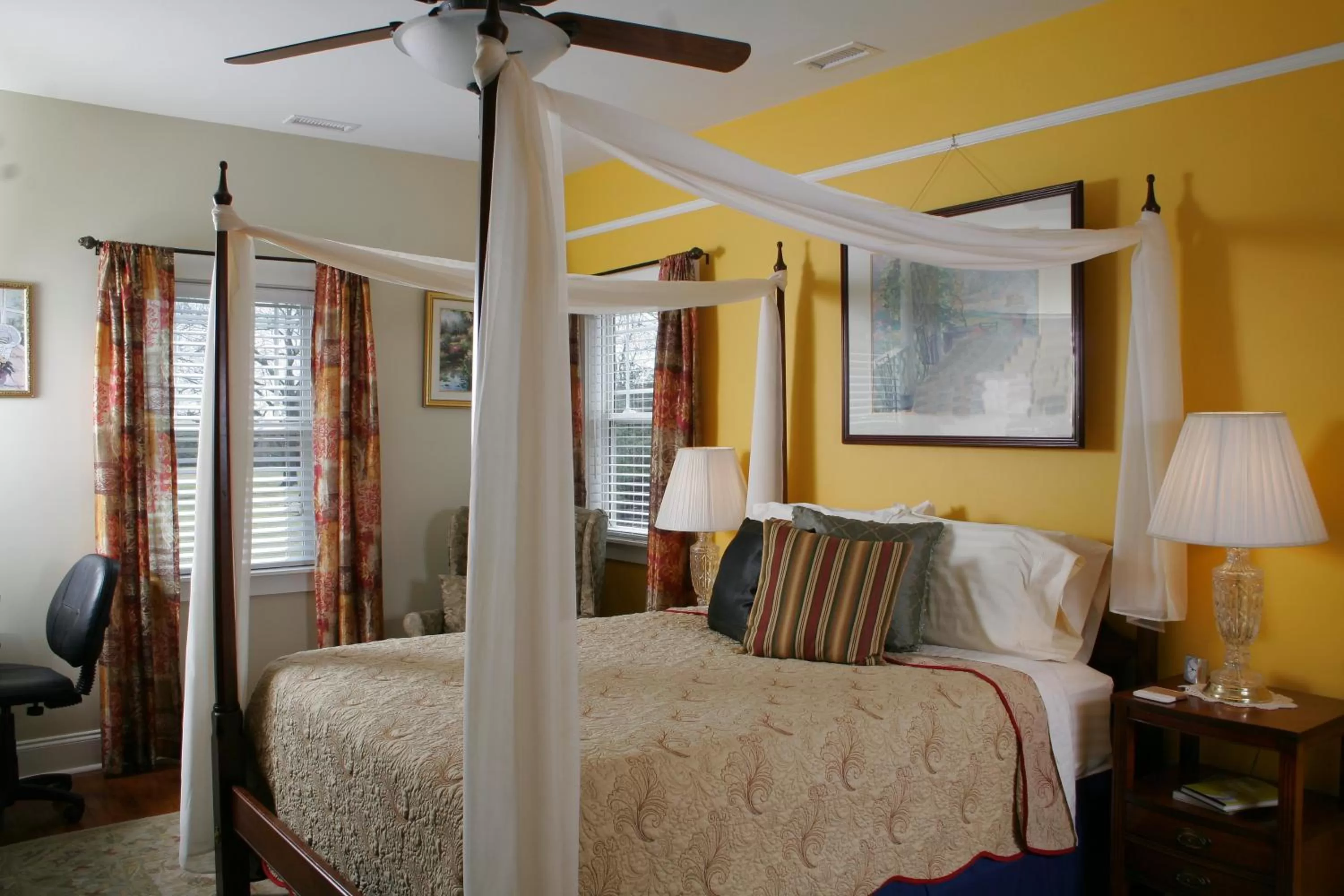 Bedroom, Bed in Seven Oaks Bed & Breakfast