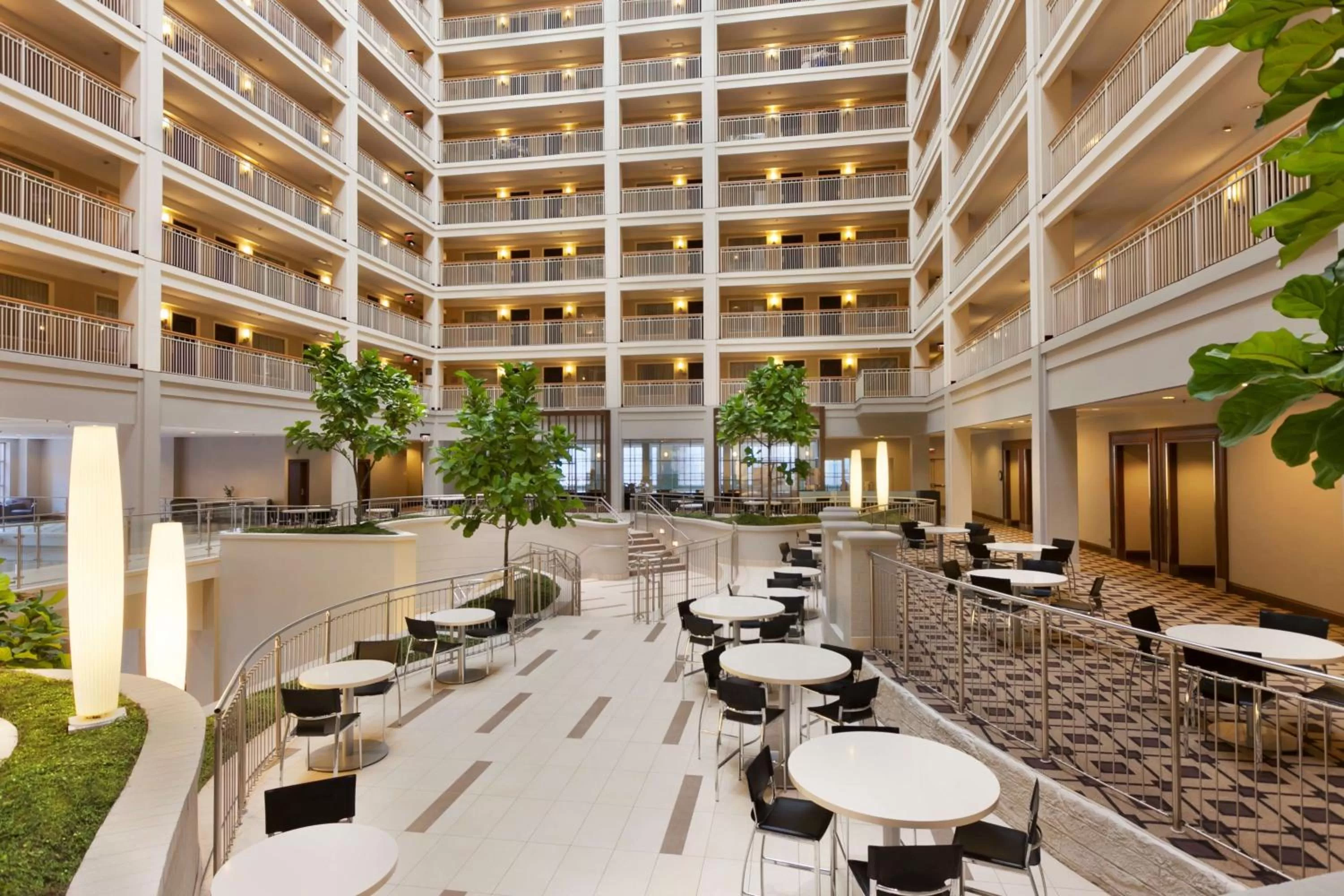 Lobby or reception in Embassy Suites Chicago - Downtown River North