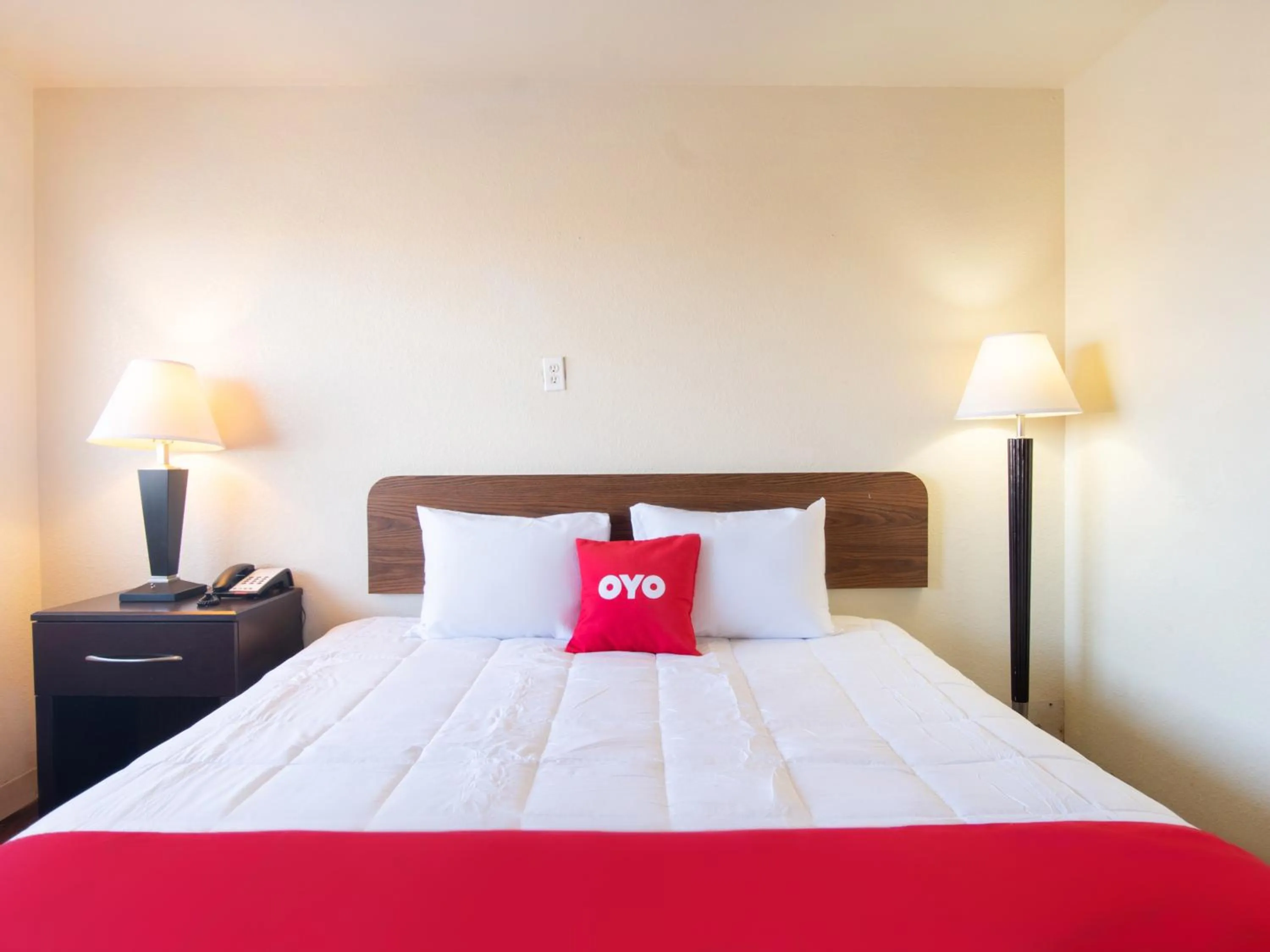 Bedroom, Bed in OYO Hotel Oklahoma City Northeast