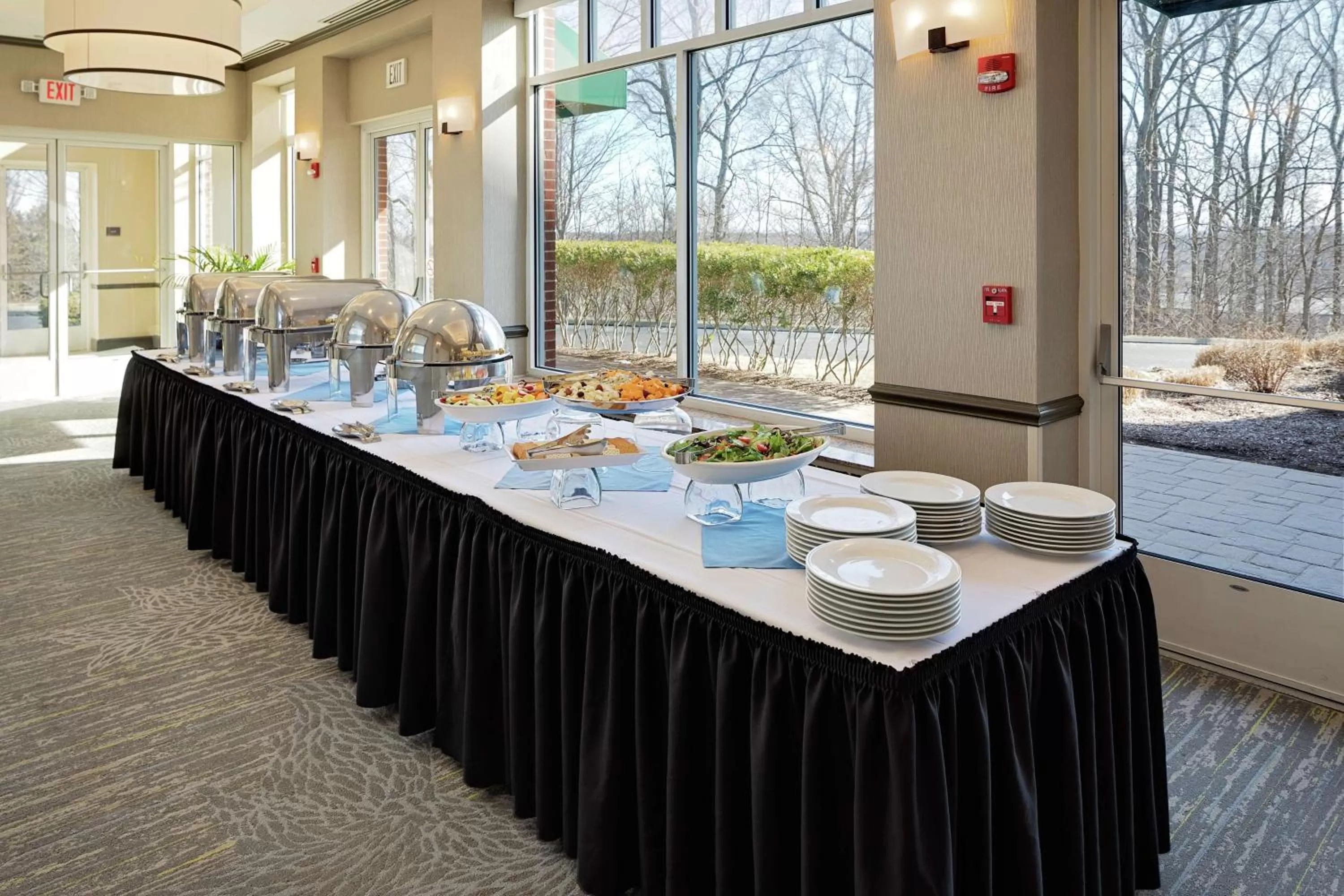 Restaurant/places to eat in Hilton Garden Inn Hartford North-Bradley International Airport