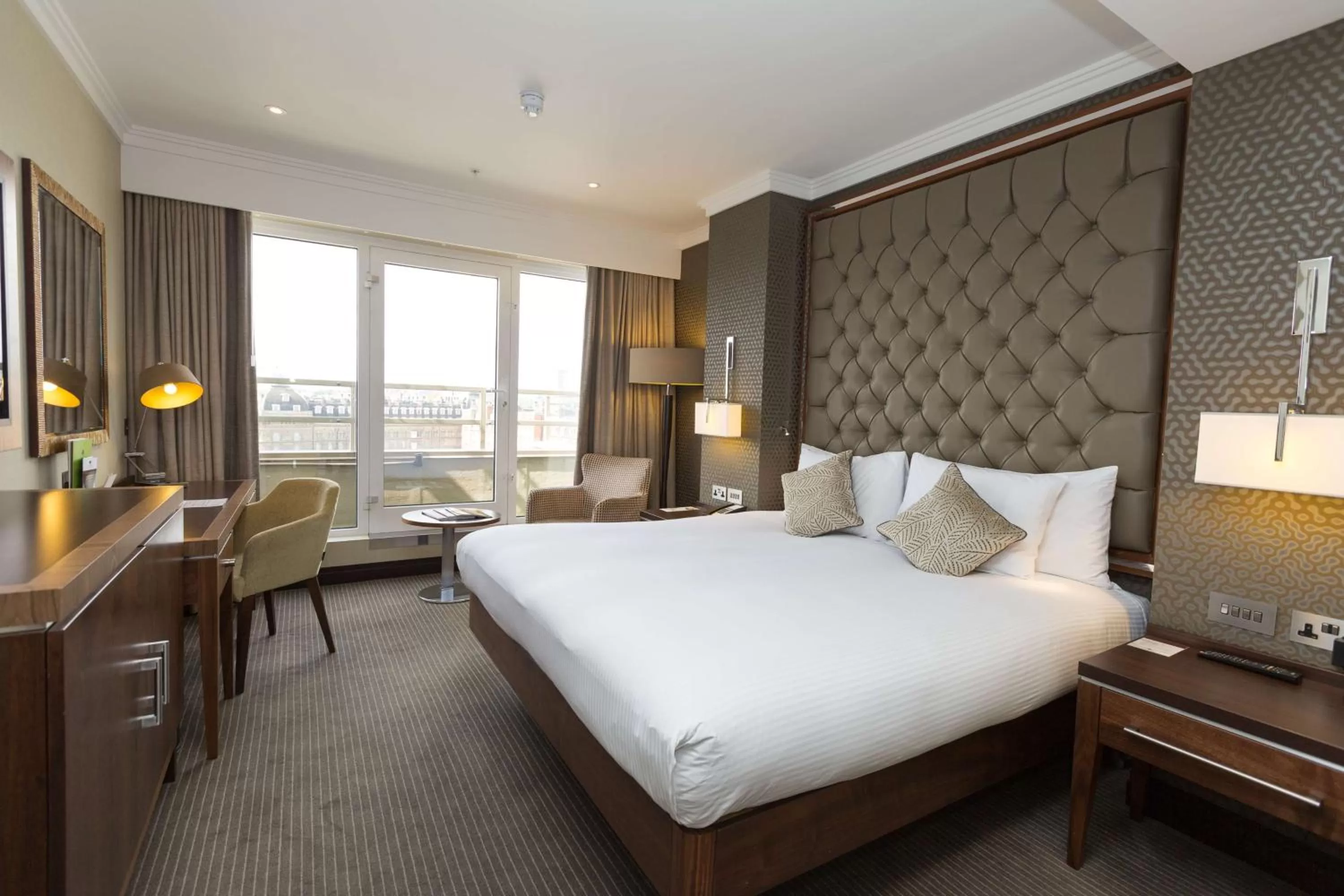 Bedroom, Bed in DoubleTree by Hilton London Victoria