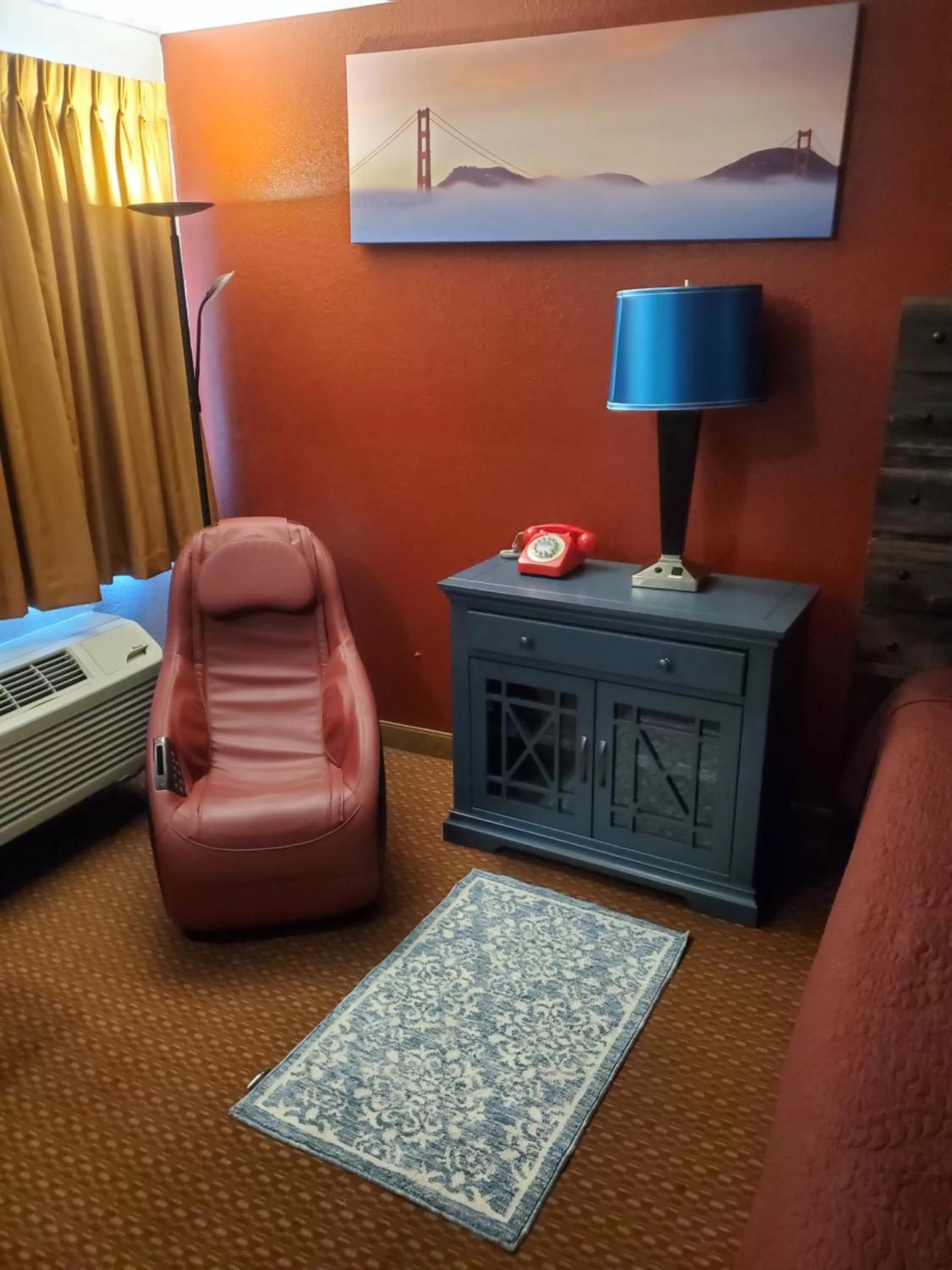 Seating area in Americana Inn Motel
