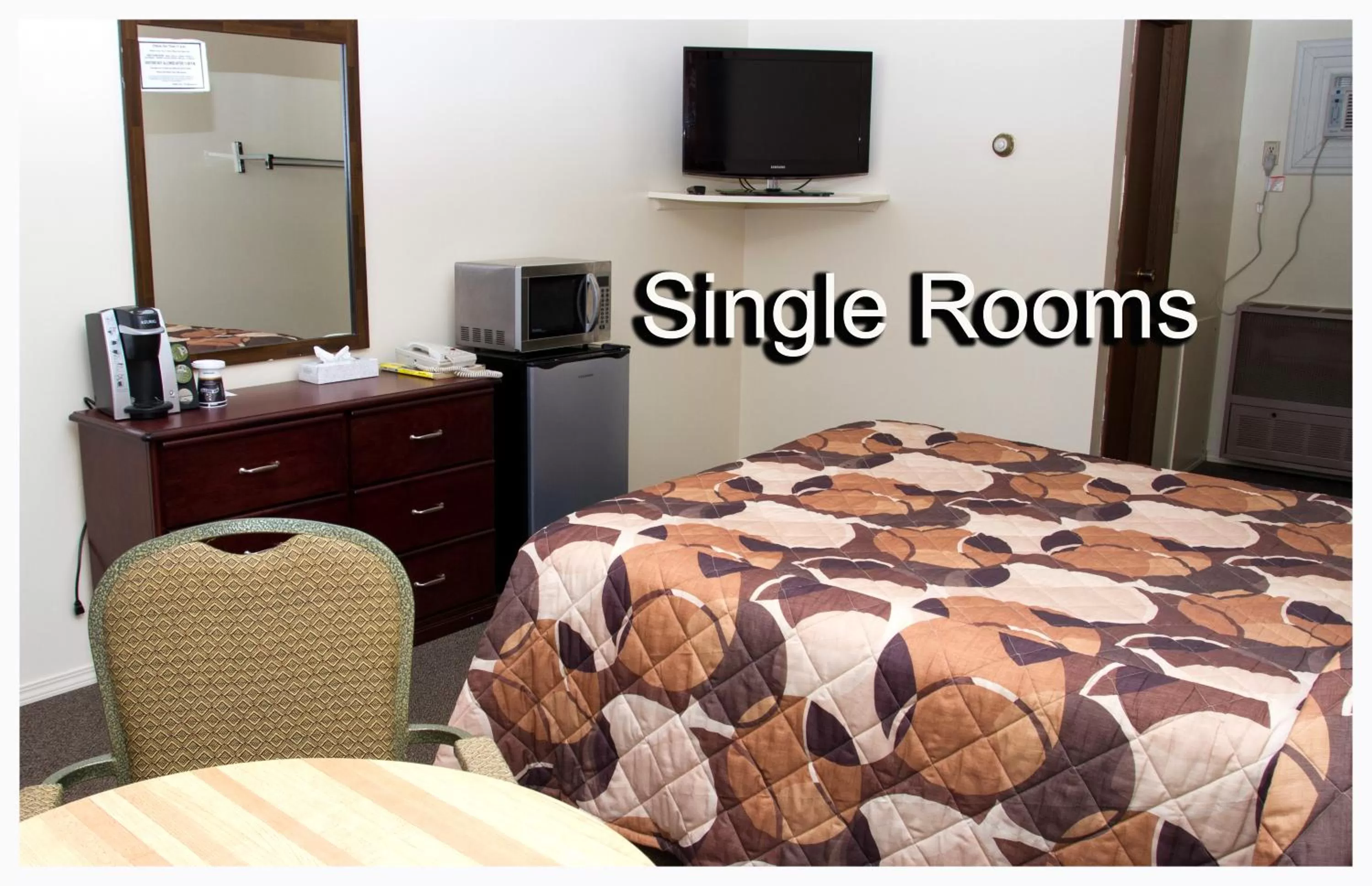 Bed in Wheel Inn Motel