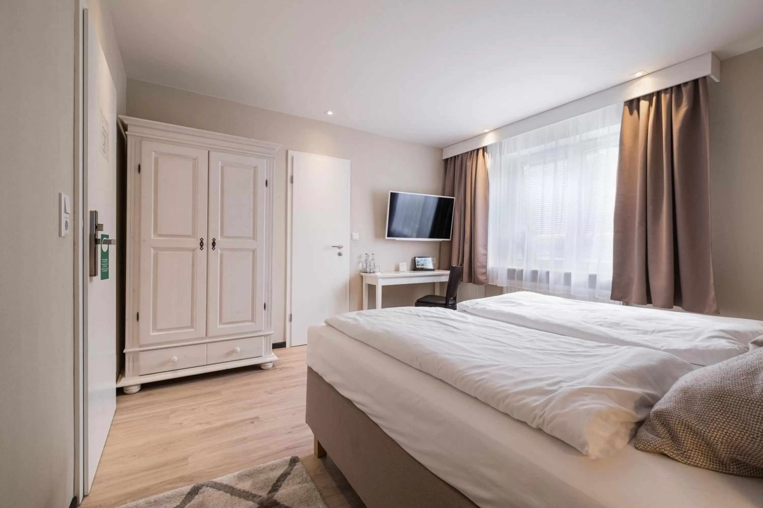 Photo of the whole room, Bed in Eichhorns