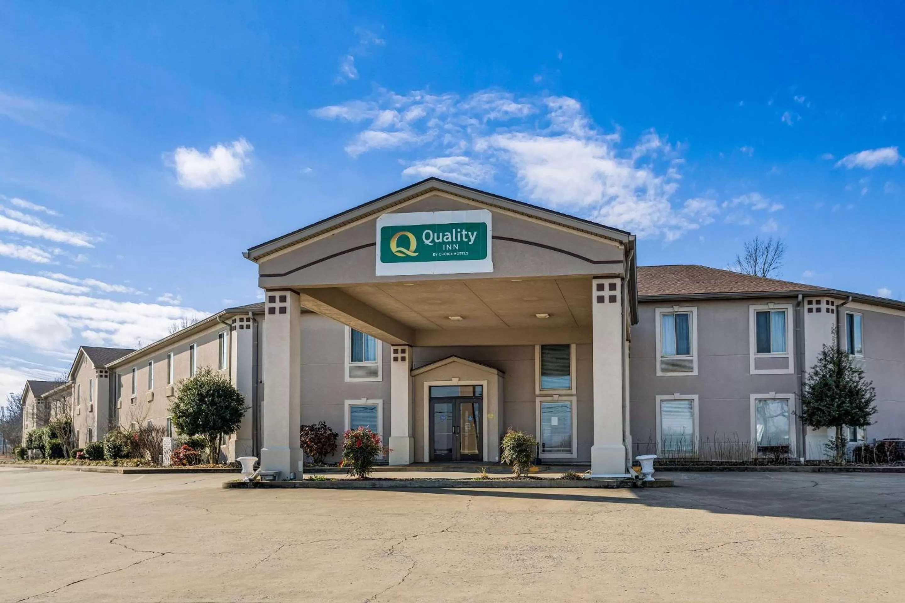 Property building in Quality Inn Calvert City - Paducah East